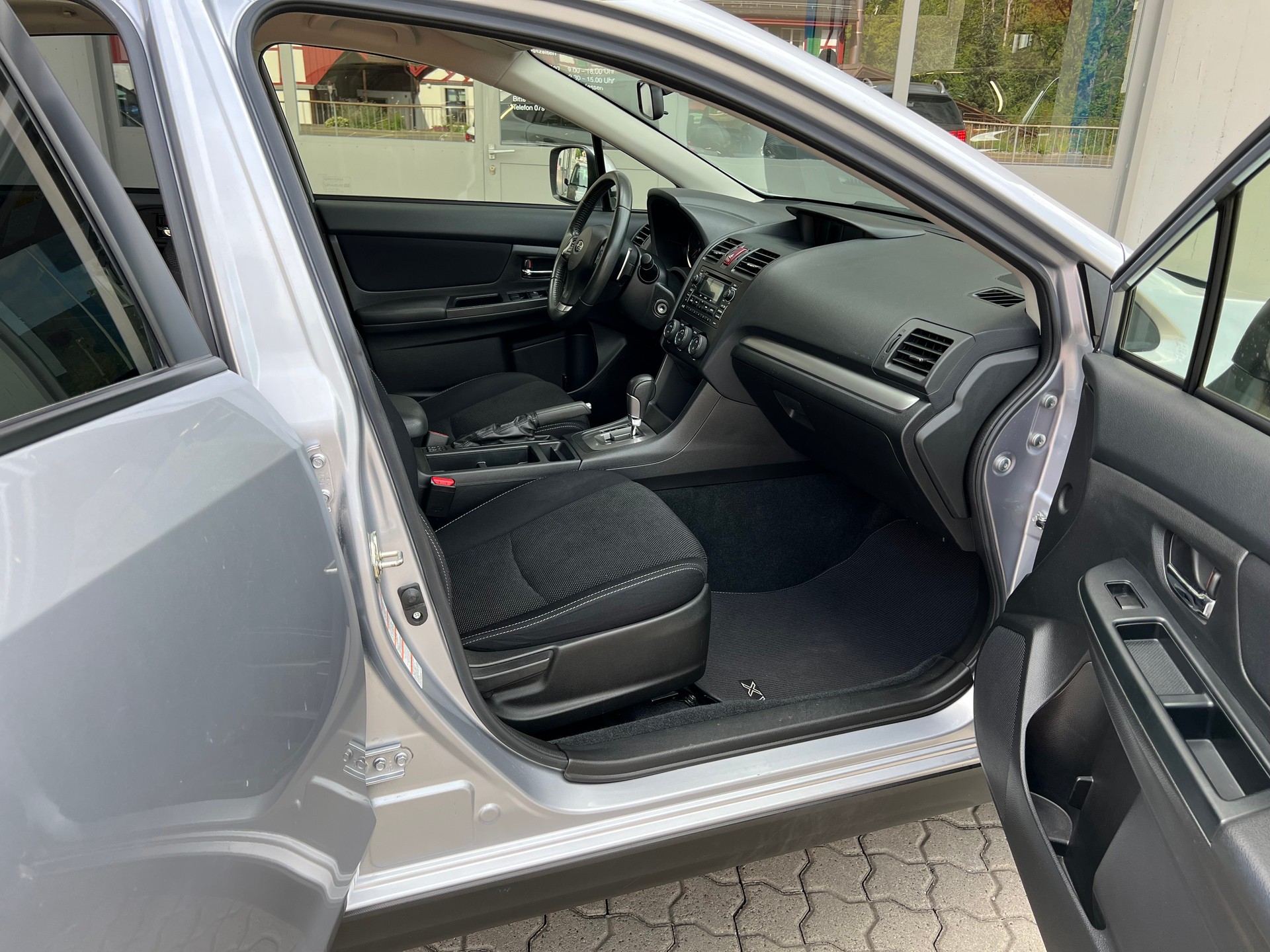 SUBARU XV 2.0 Swiss Two AWD CVT-image-4