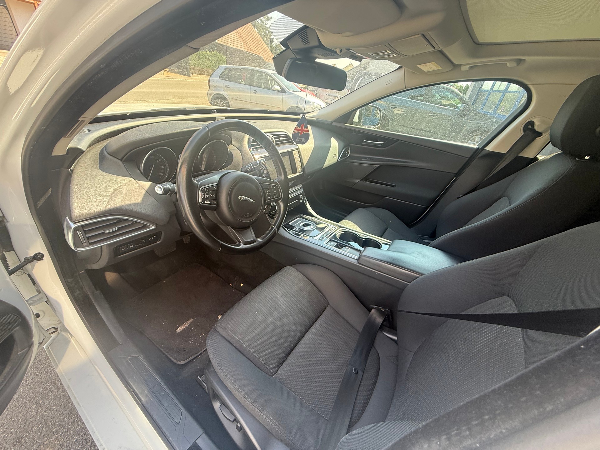 JAGUAR XE 20d Pure Automat-image-8