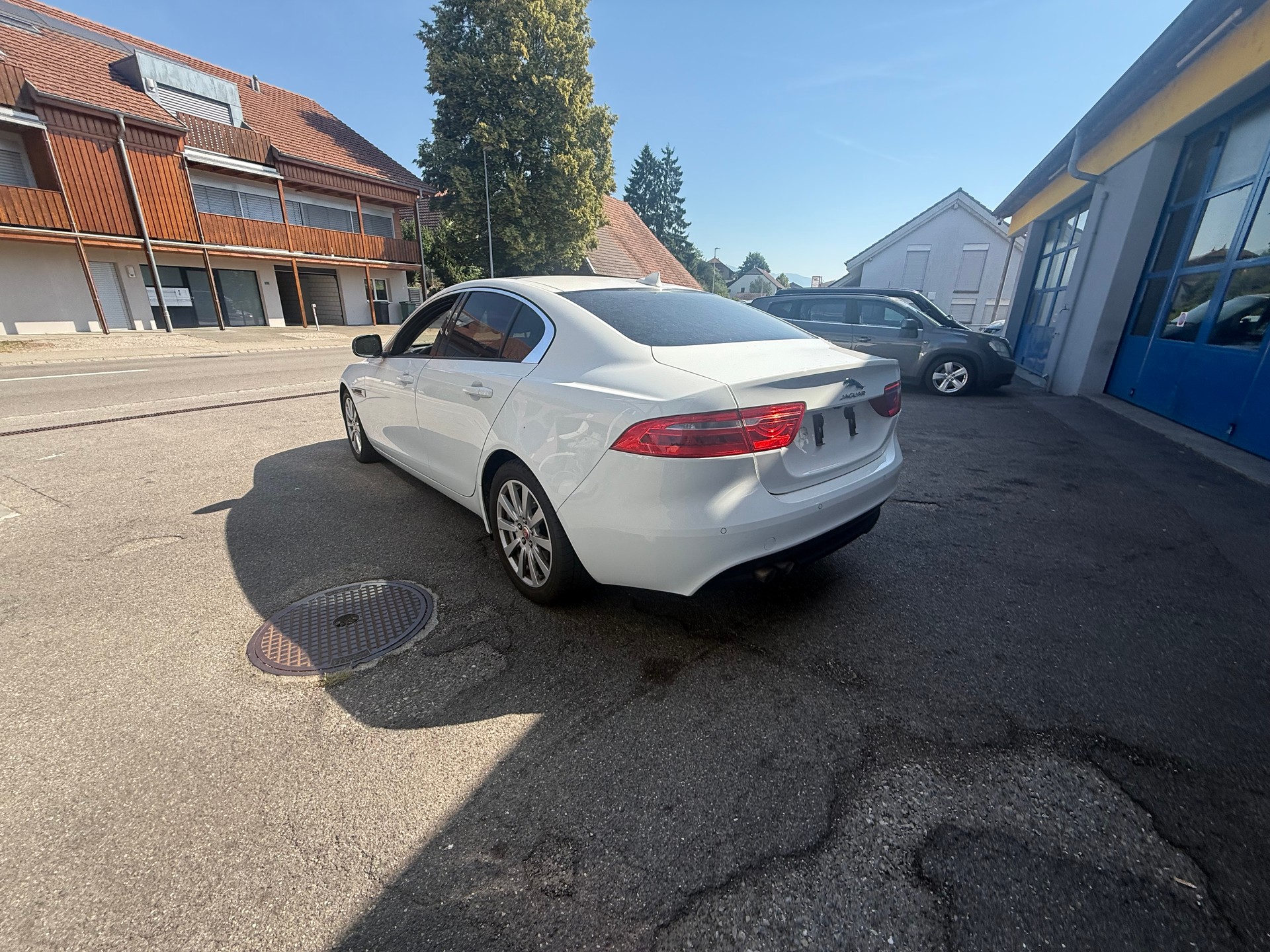 JAGUAR XE 20d Pure Automat-image-4
