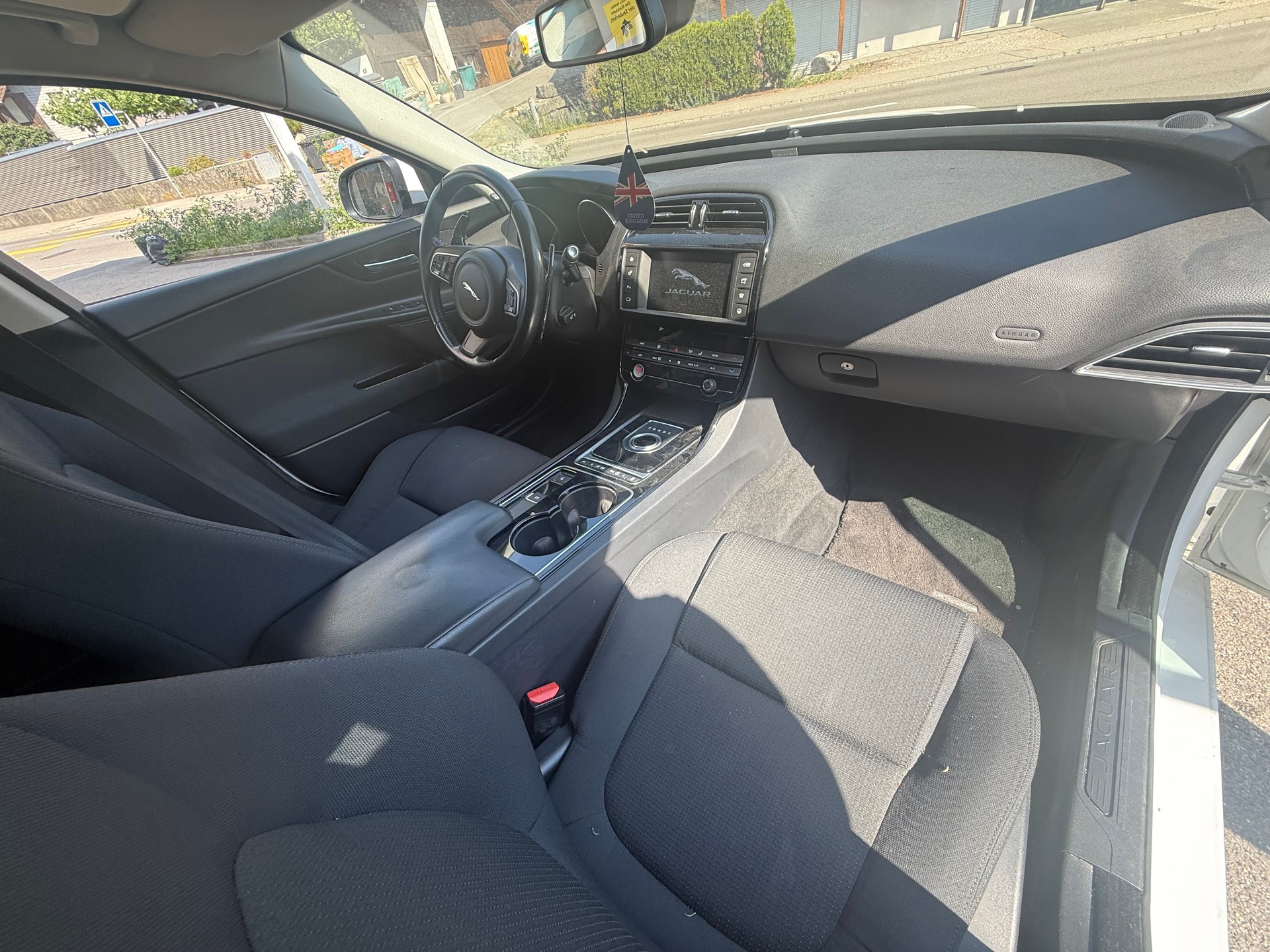JAGUAR XE 20d Pure Automat-image-10