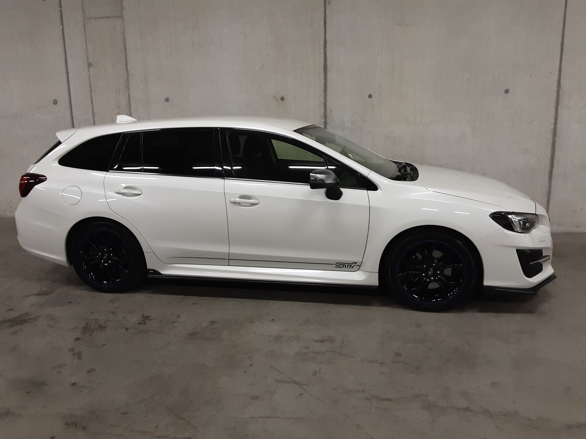 SUBARU 2.0i Luxury-image-7