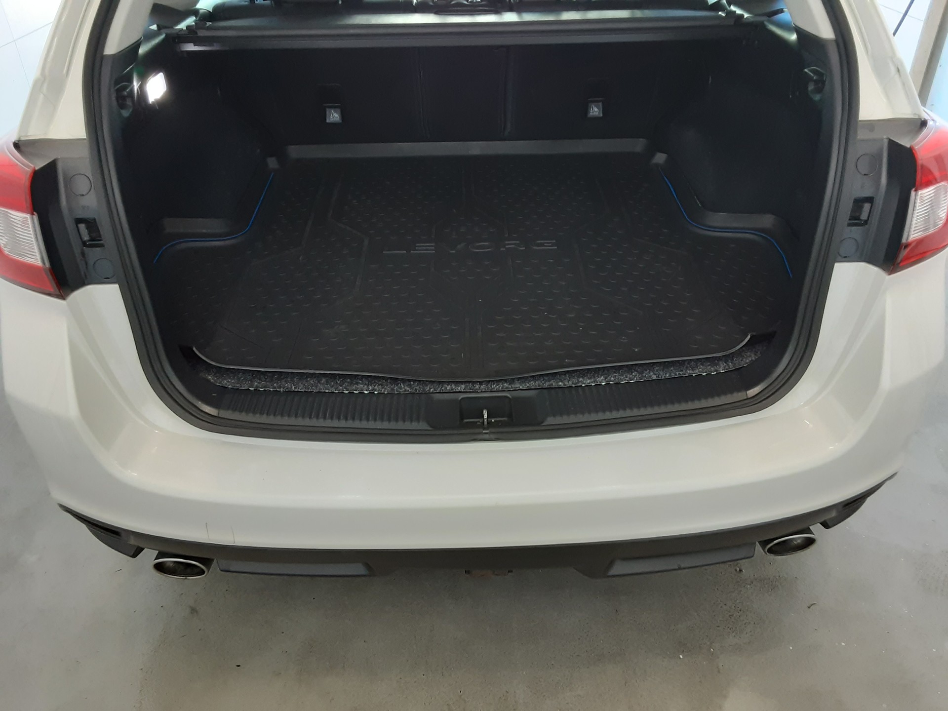 SUBARU 2.0i Luxury-image-10