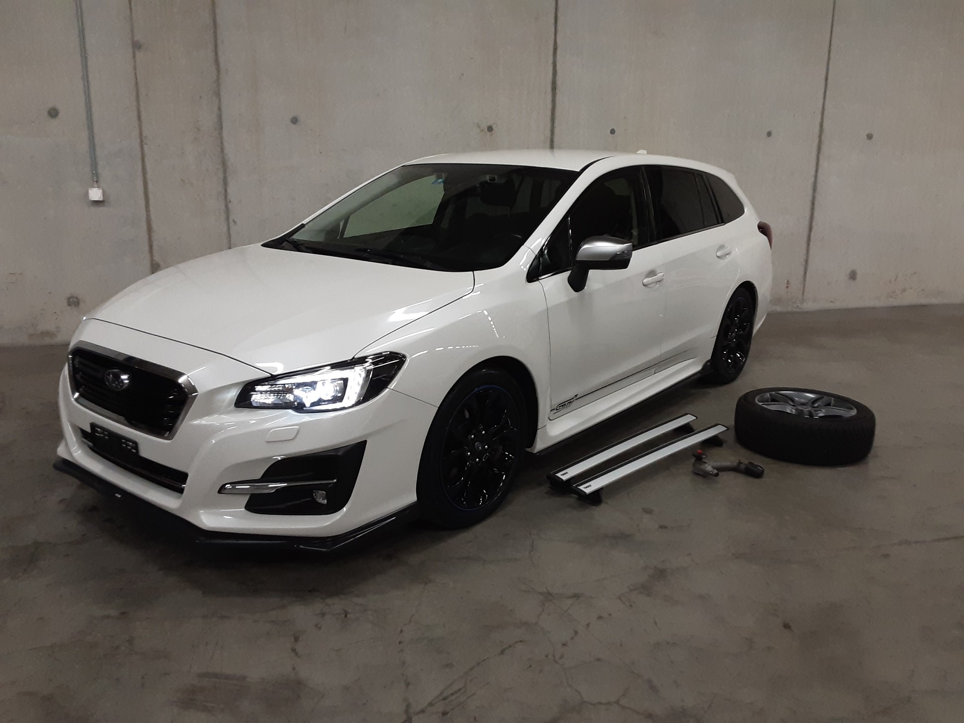 SUBARU 2.0i Luxury-image-0