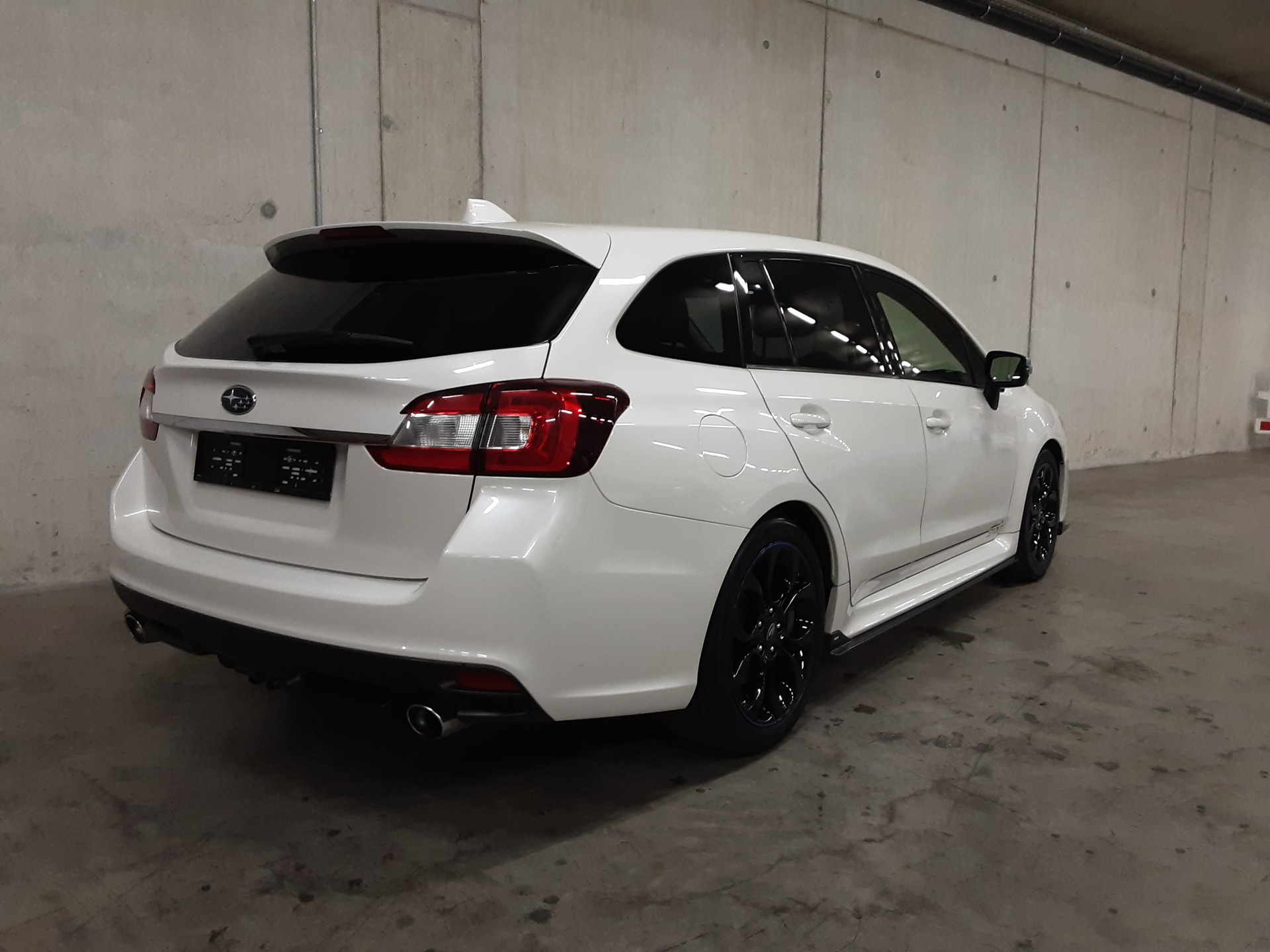 SUBARU 2.0i Luxury-image-1
