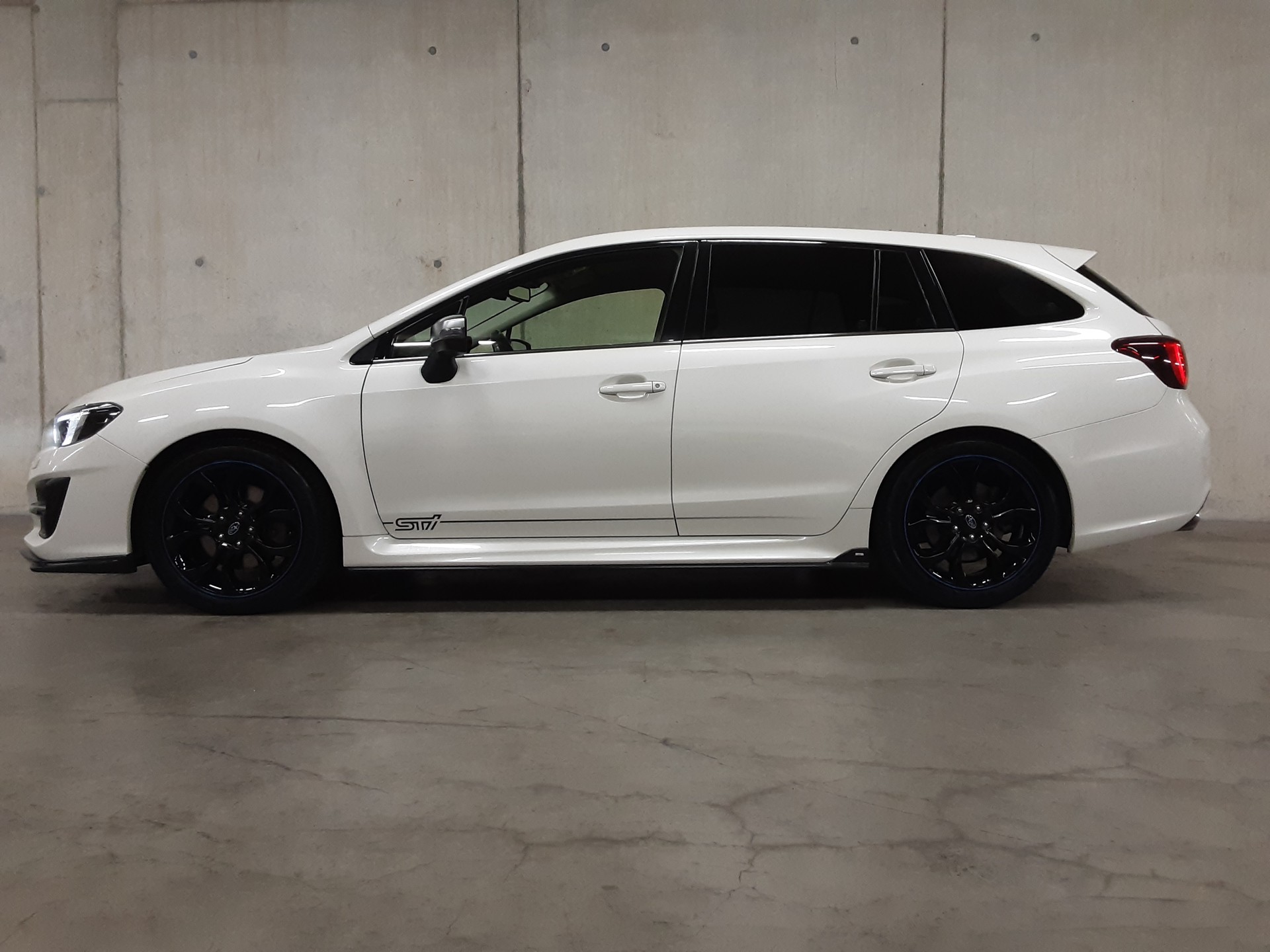 SUBARU 2.0i Luxury-image-8