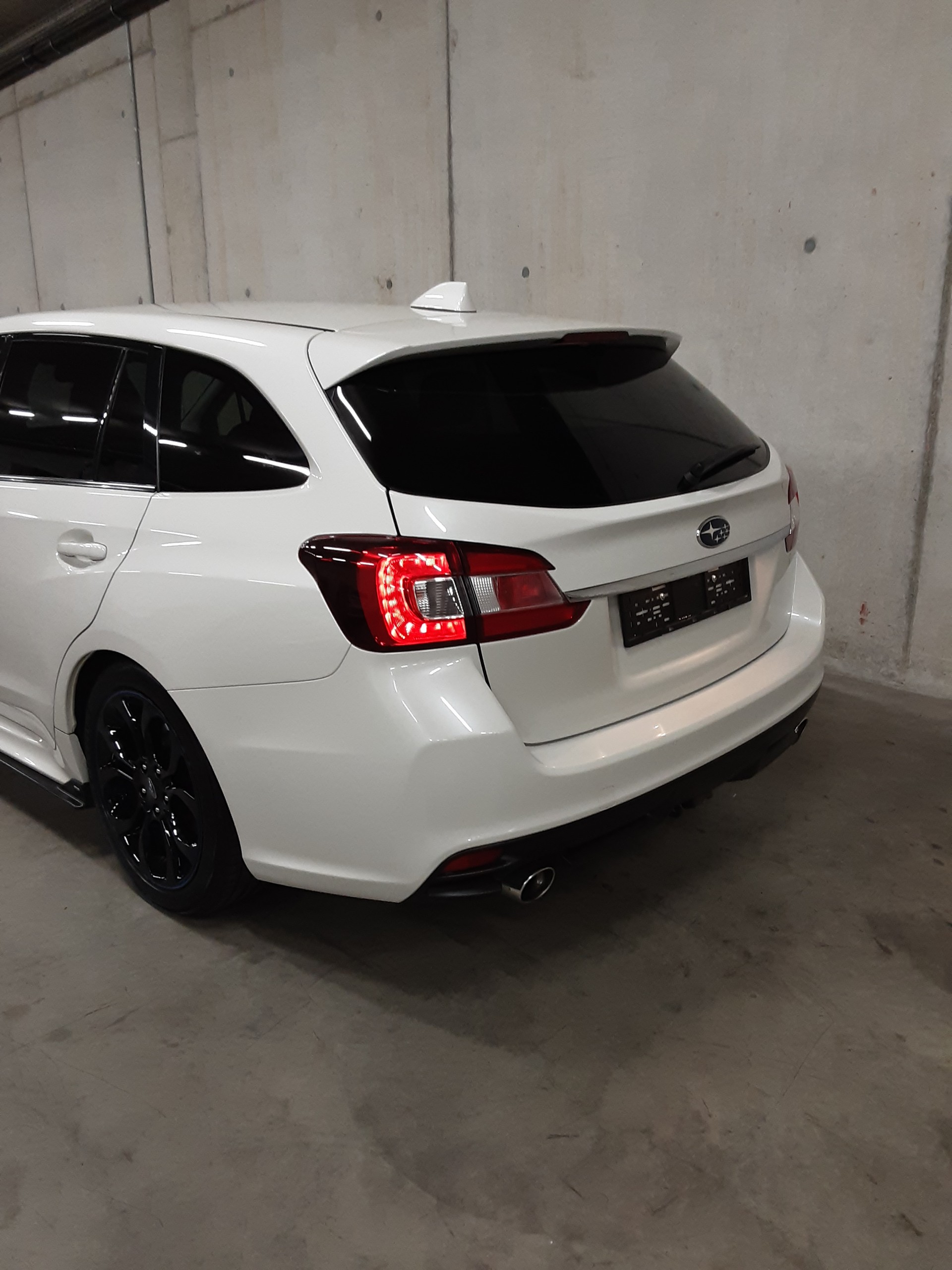 SUBARU 2.0i Luxury-image-3