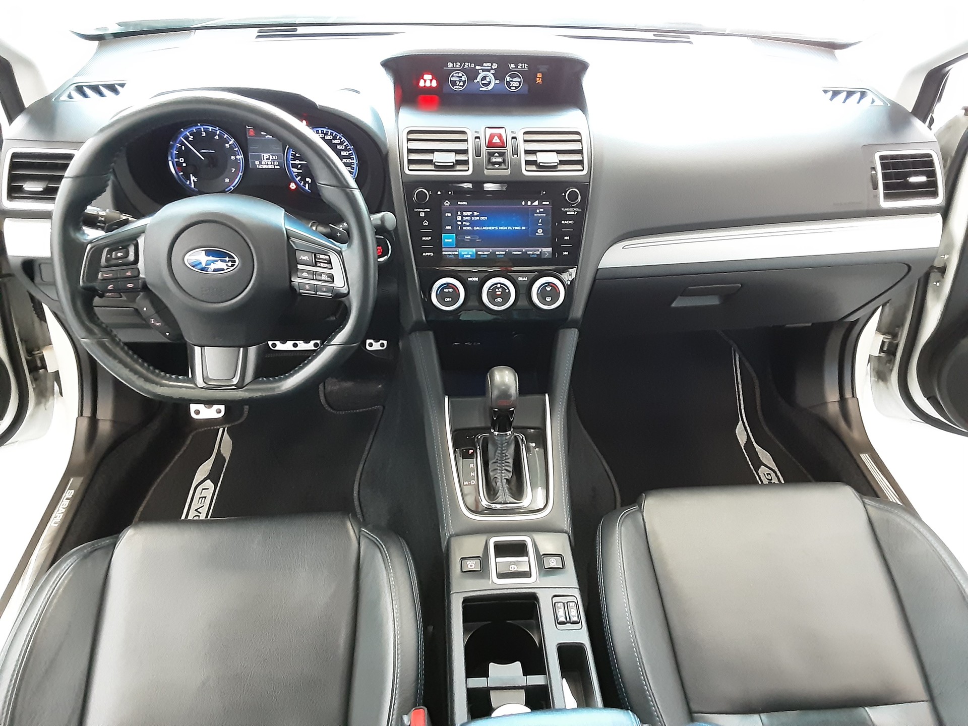 SUBARU 2.0i Luxury-image-11