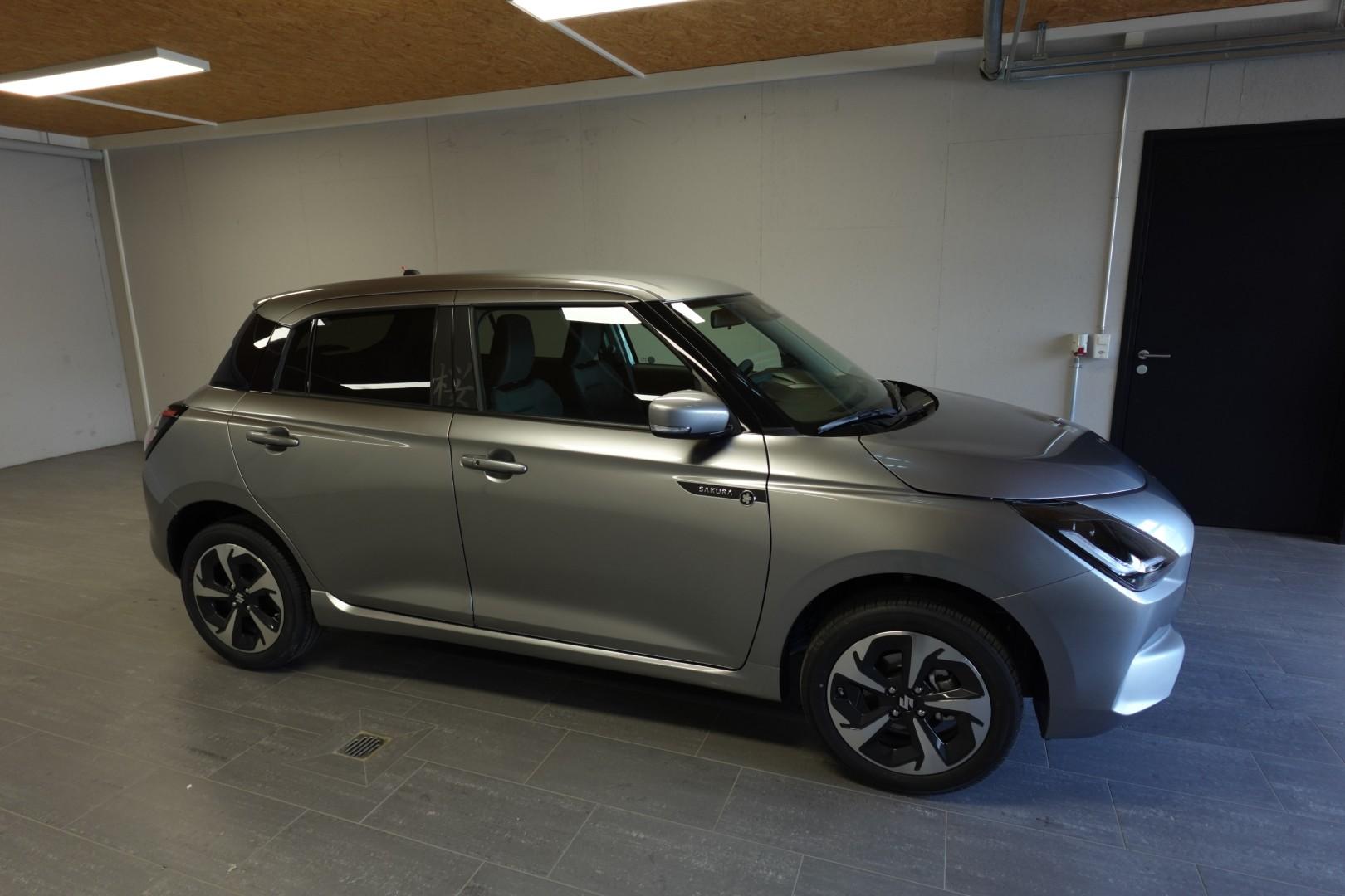 SUZUKI Swift 1.2 Sakura Top Hybrid 4x4-image-4