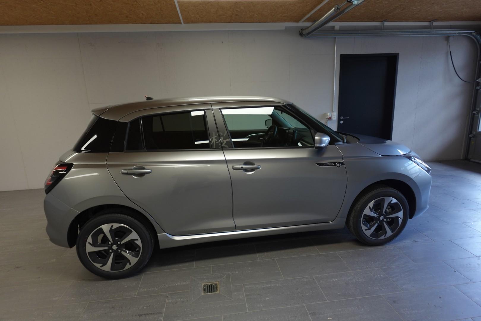 SUZUKI Swift 1.2 Sakura Top Hybrid 4x4-image-6