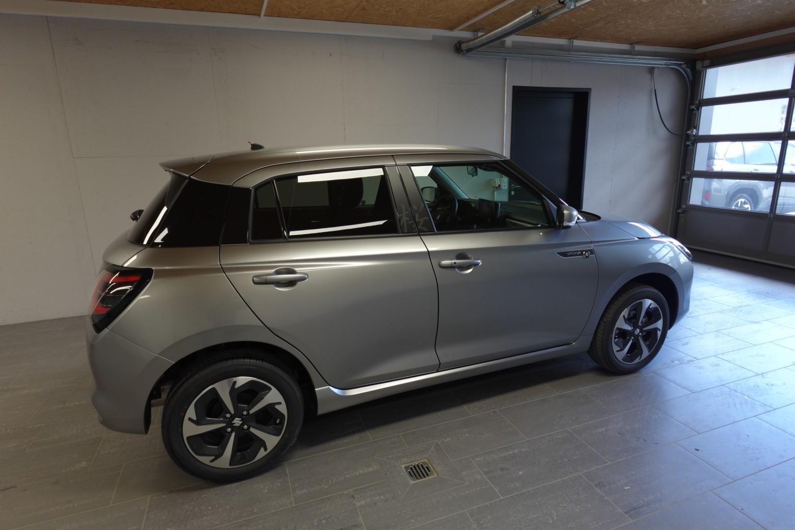 SUZUKI Swift 1.2 Sakura Top Hybrid 4x4-image-7