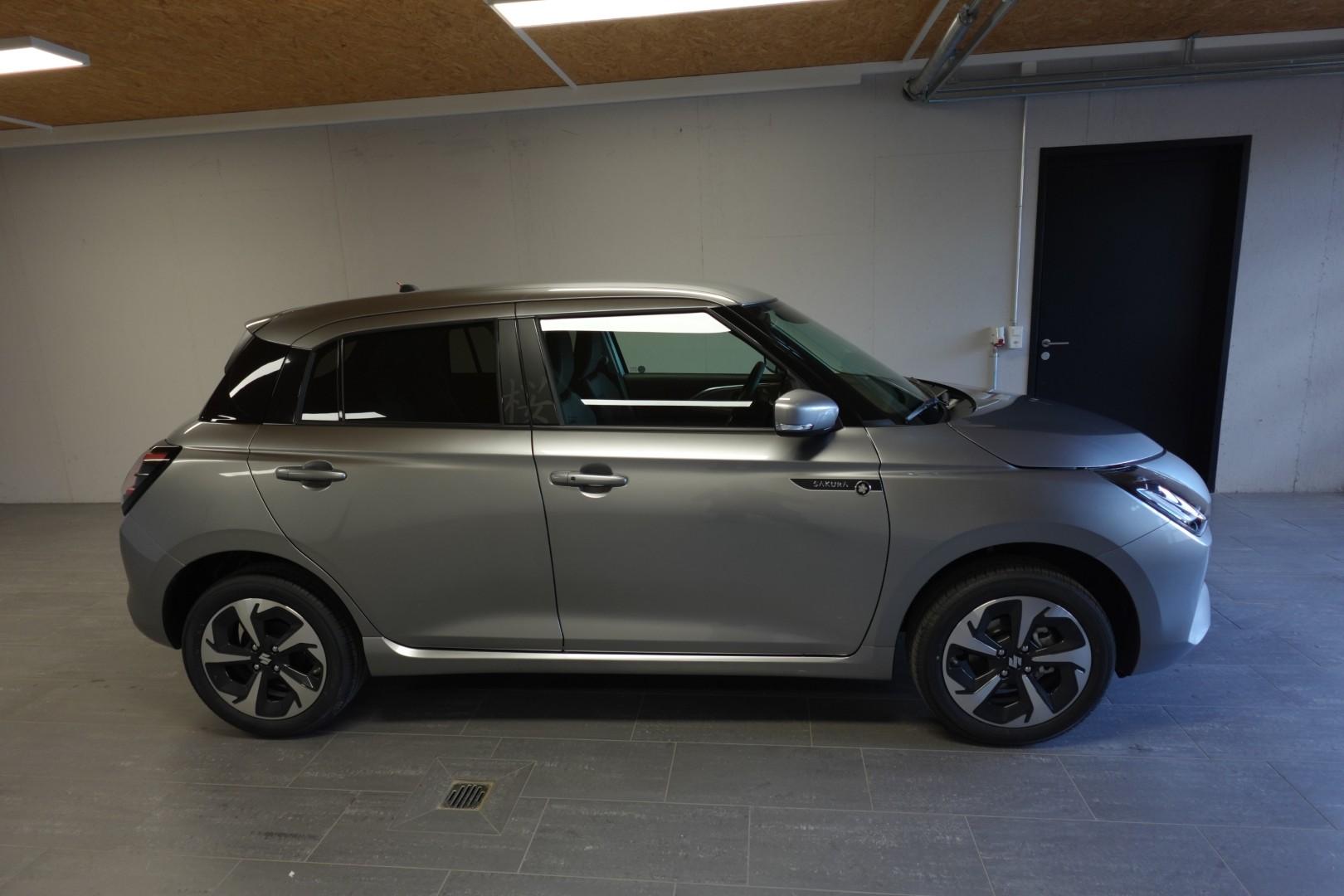 SUZUKI Swift 1.2 Sakura Top Hybrid 4x4-image-5