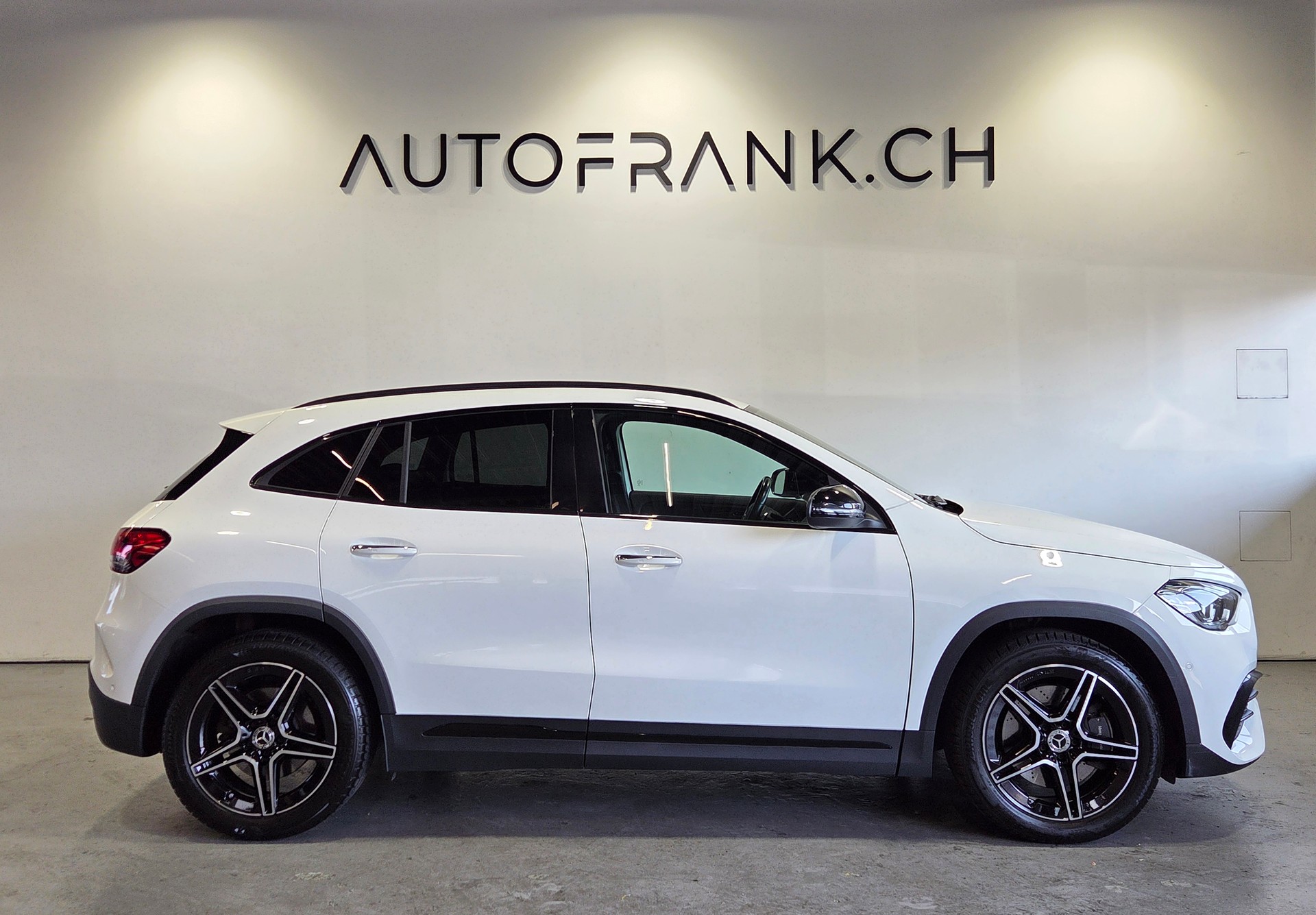 MERCEDES-BENZ GLA 250-image-1