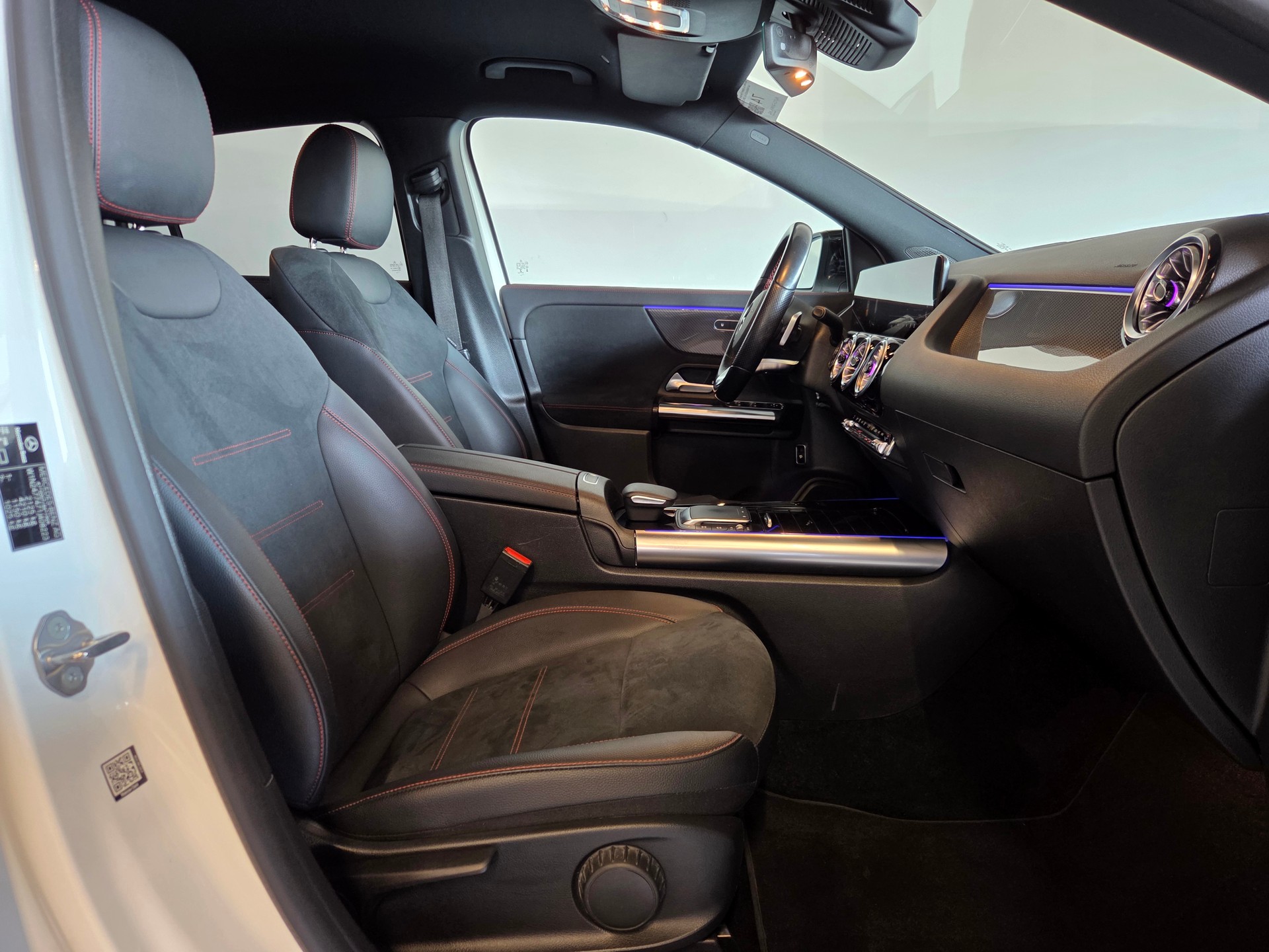 MERCEDES-BENZ GLA 250-image-12