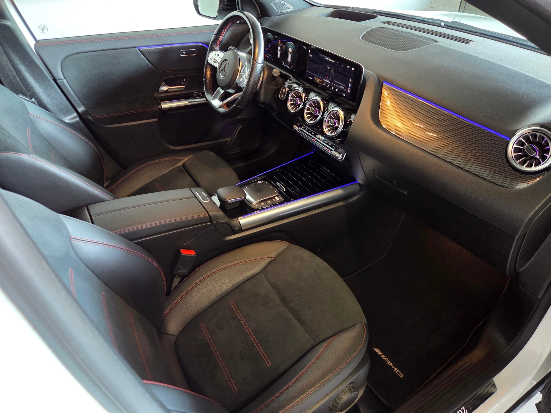 MERCEDES-BENZ GLA 250-image-8