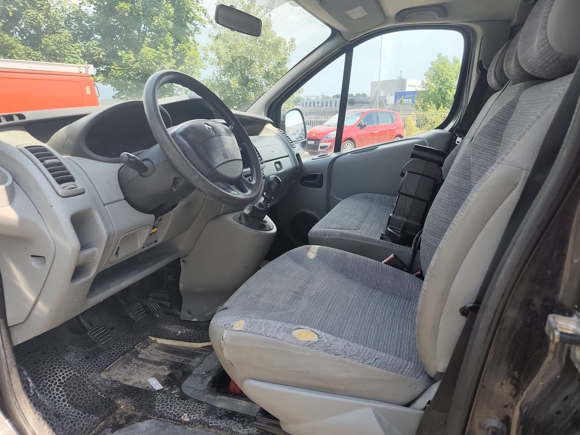RENAULT Trafic 2.0 dCi 90 2.7t L1H1-image-5