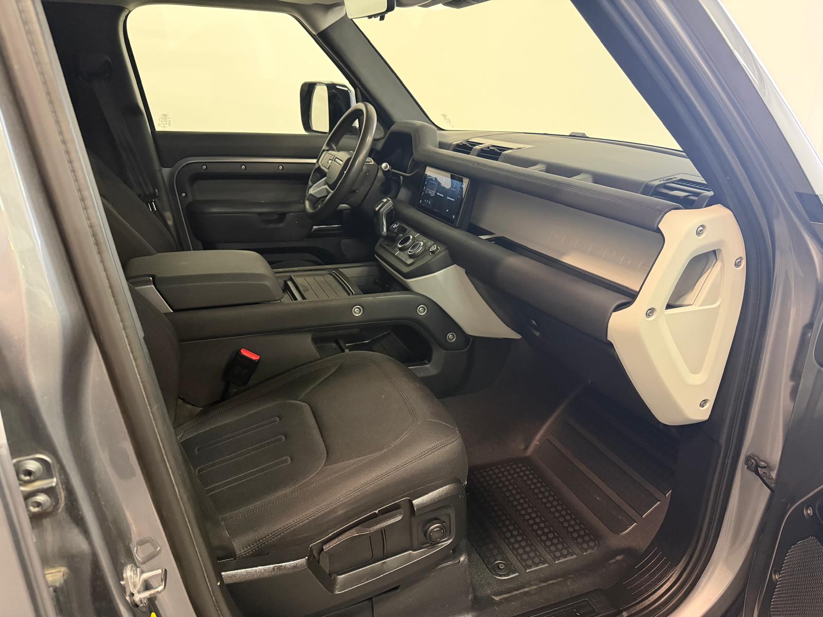 LAND ROVER Defender 110 D240 SD4 HSE AT8-image-15