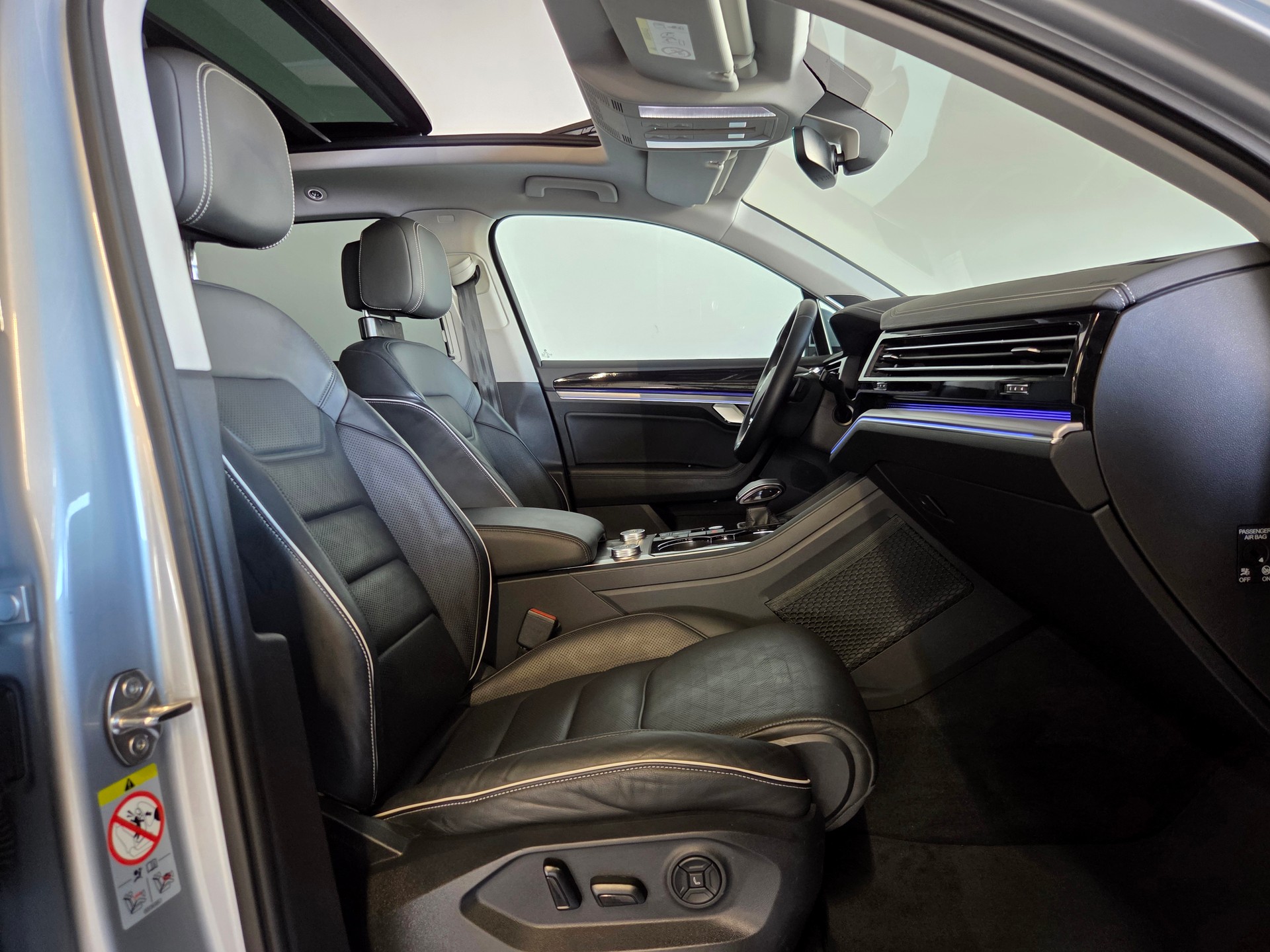 VW Touareg 3.0 V6 TDI 286 Elegance-image-24