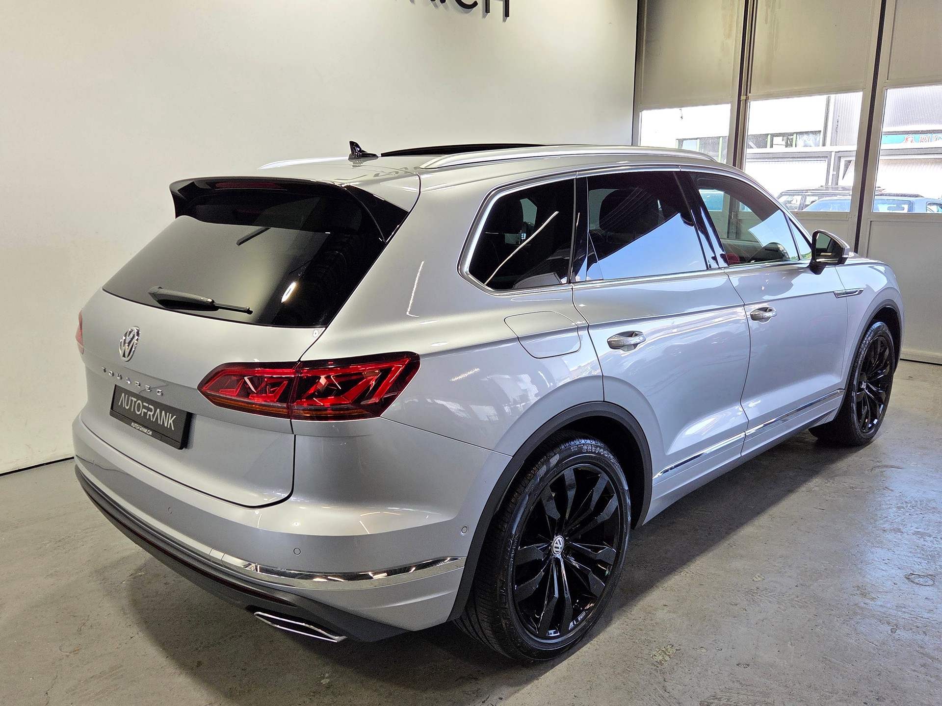 VW Touareg 3.0 V6 TDI 286 Elegance-image-26