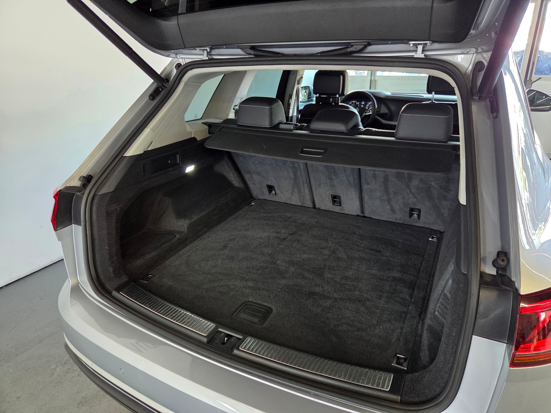 VW Touareg 3.0 V6 TDI 286 Elegance-image-29