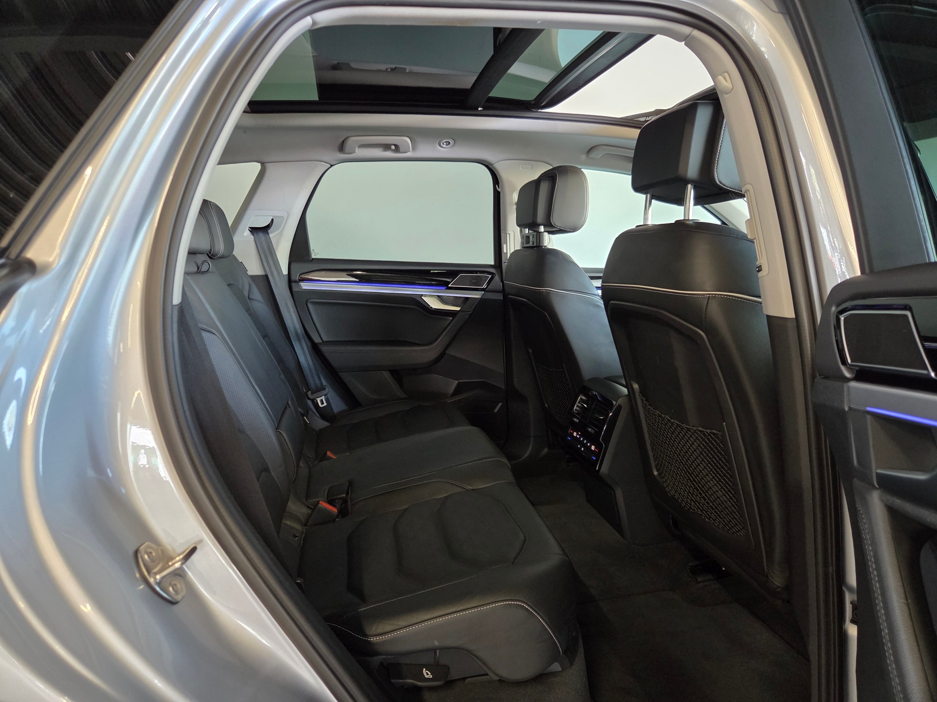 VW Touareg 3.0 V6 TDI 286 Elegance-image-27
