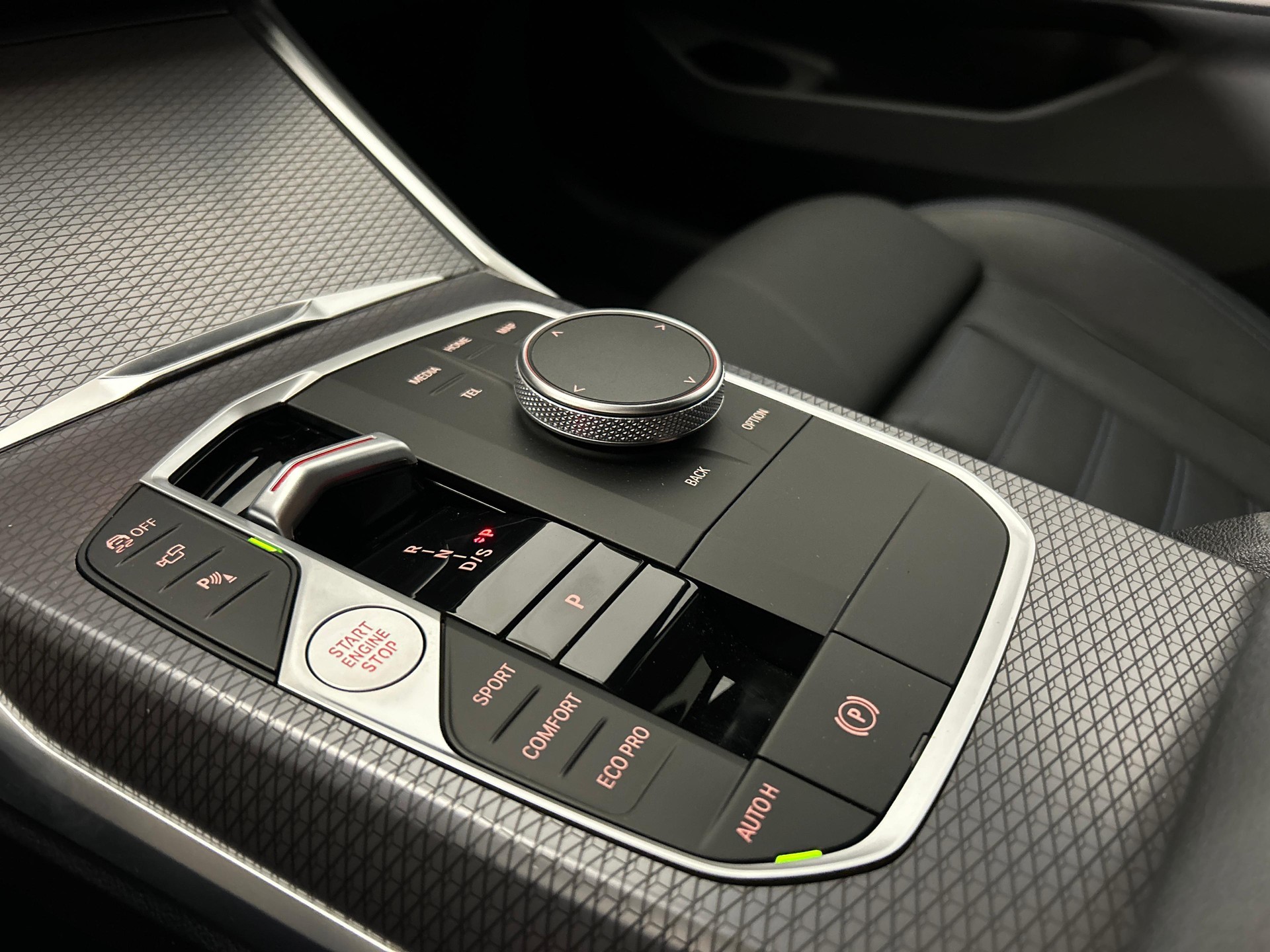 BMW 320d xDrive SAG Touring-image-13