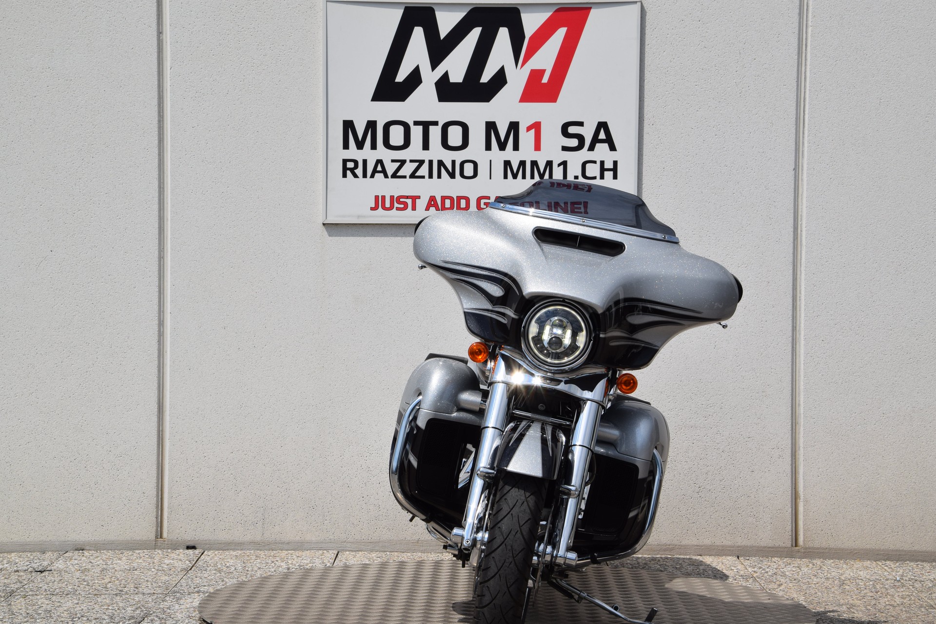 HARLEY-DAVIDSON FLHXSE Street Glide ABS CVO-showroom-element-3