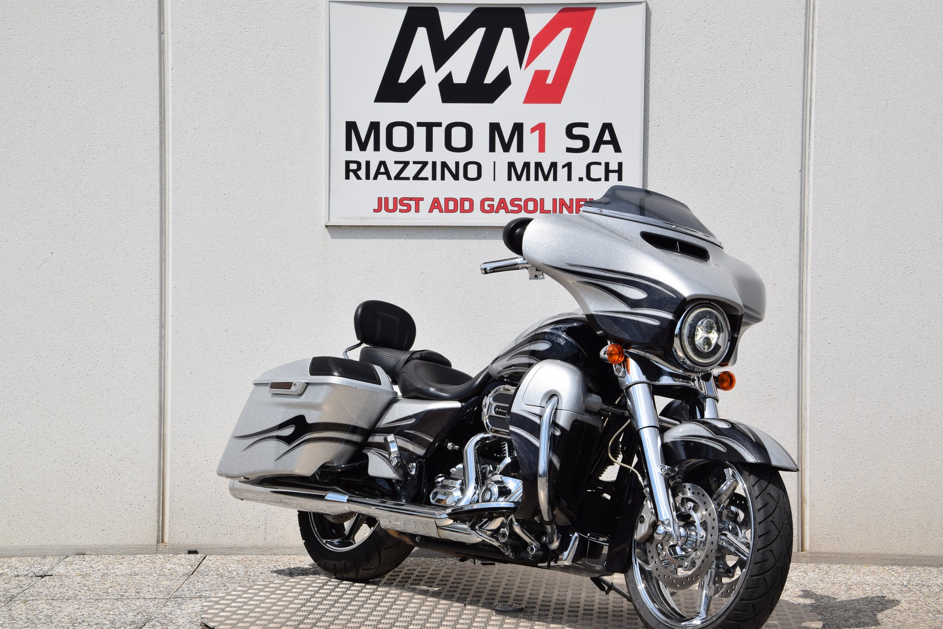 HARLEY-DAVIDSON FLHXSE Street Glide ABS CVO-showroom-element-2