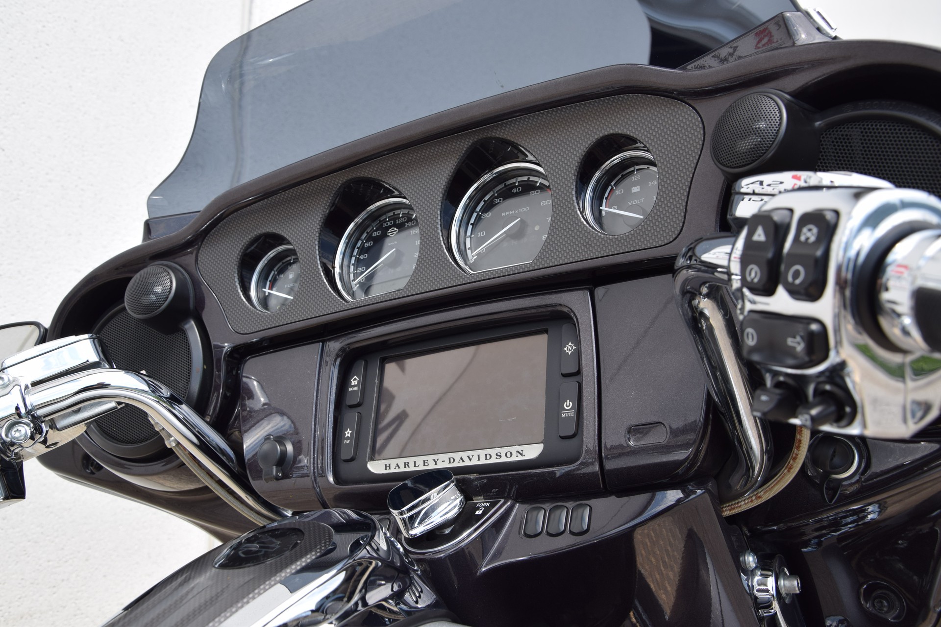 HARLEY-DAVIDSON FLHXSE Street Glide ABS CVO-image-11