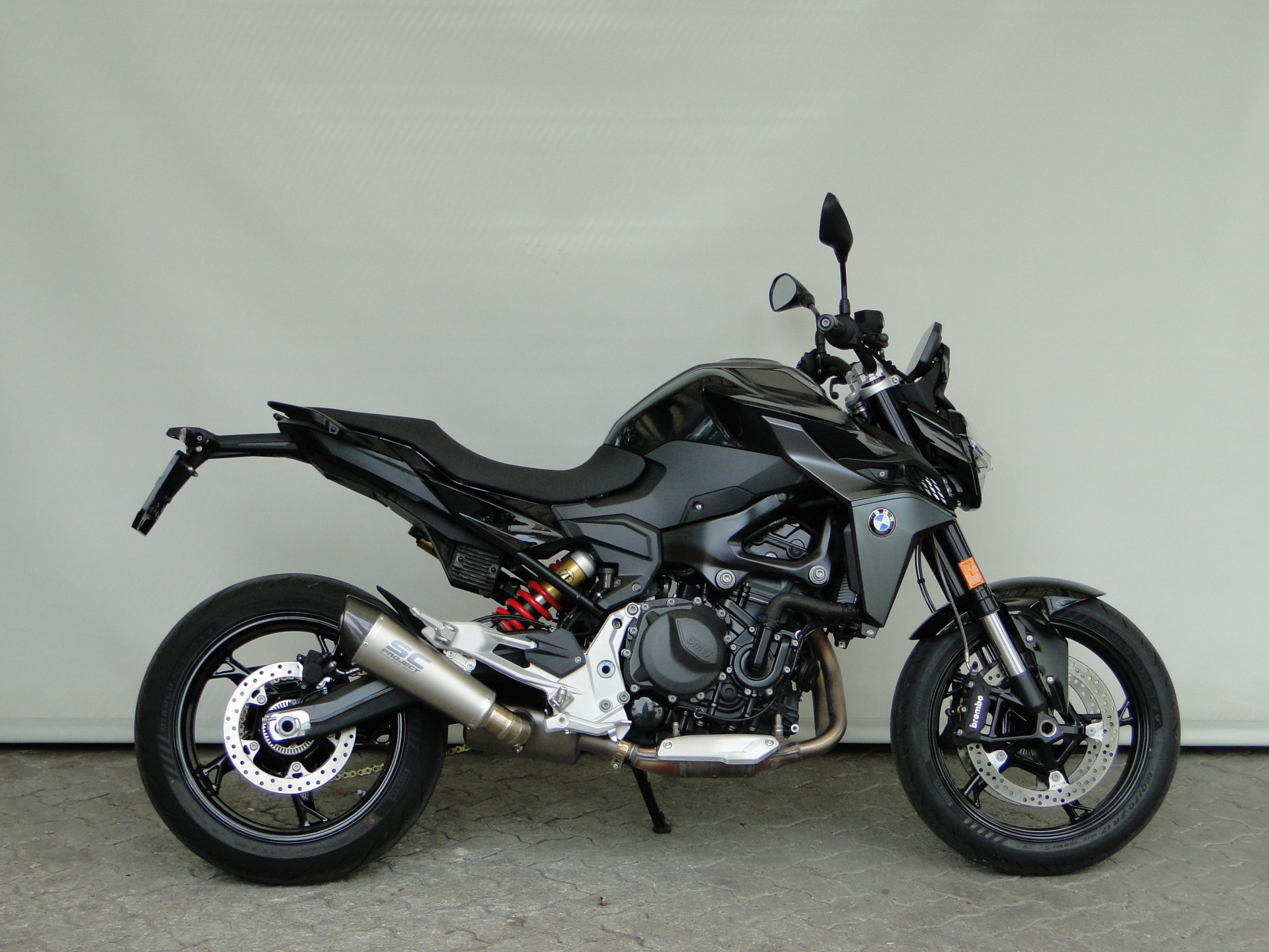 BMW F 900 R A2 SC Project Sportauspuff-showroom-element-1