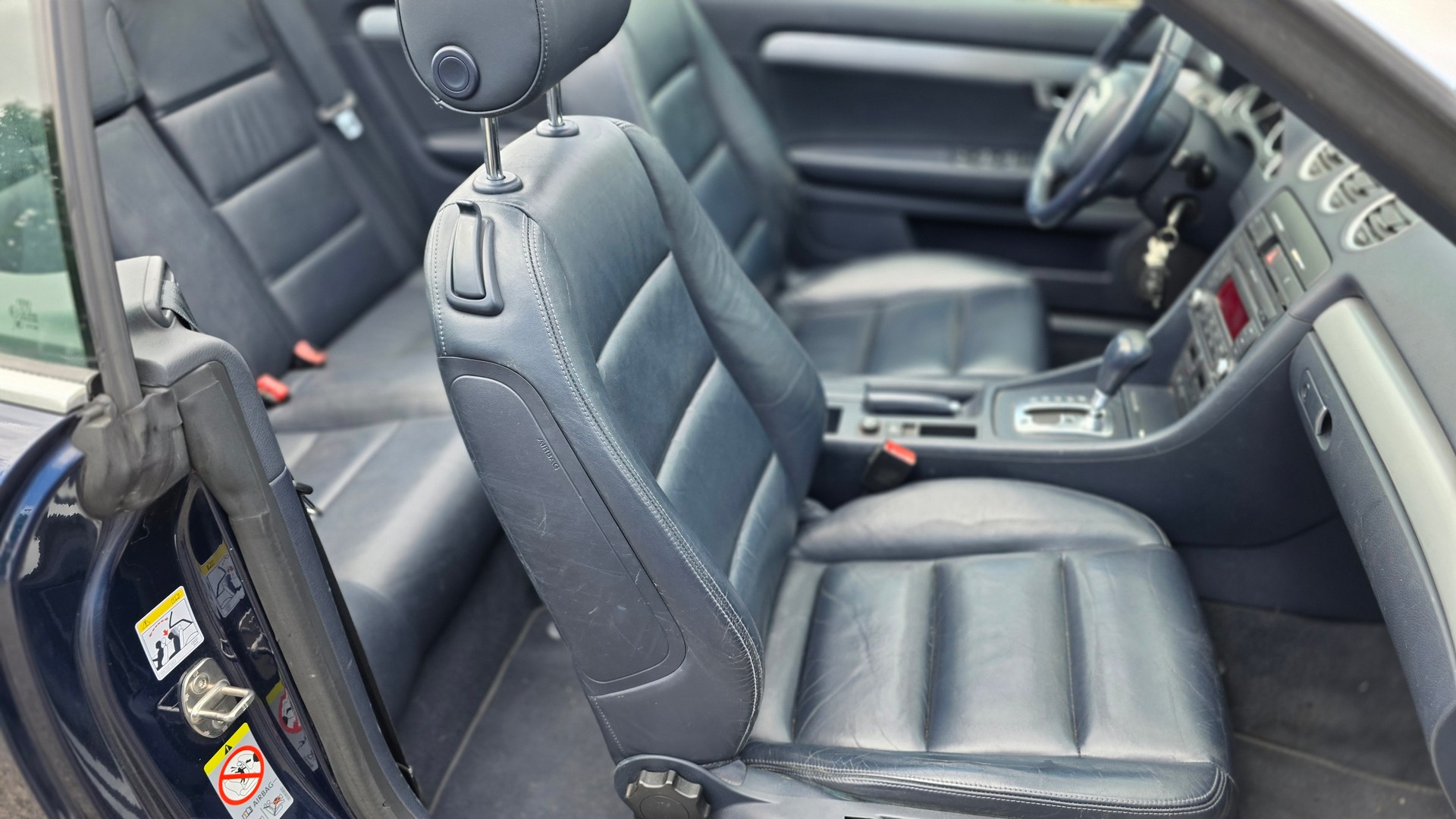 AUDI A4 Cabriolet 2.0T FSI multitronic-image-9