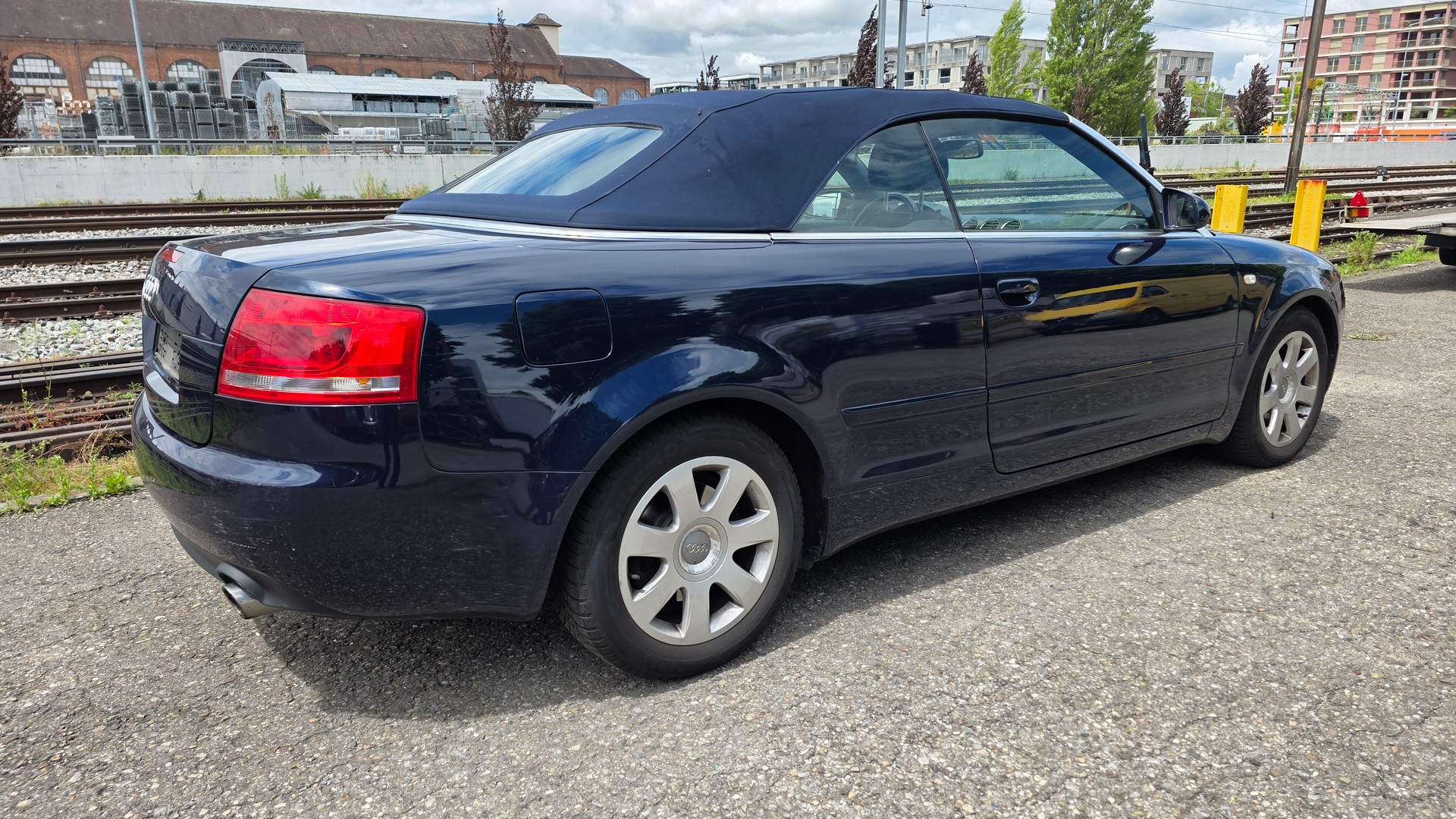 AUDI A4 Cabriolet 2.0T FSI multitronic-image-13