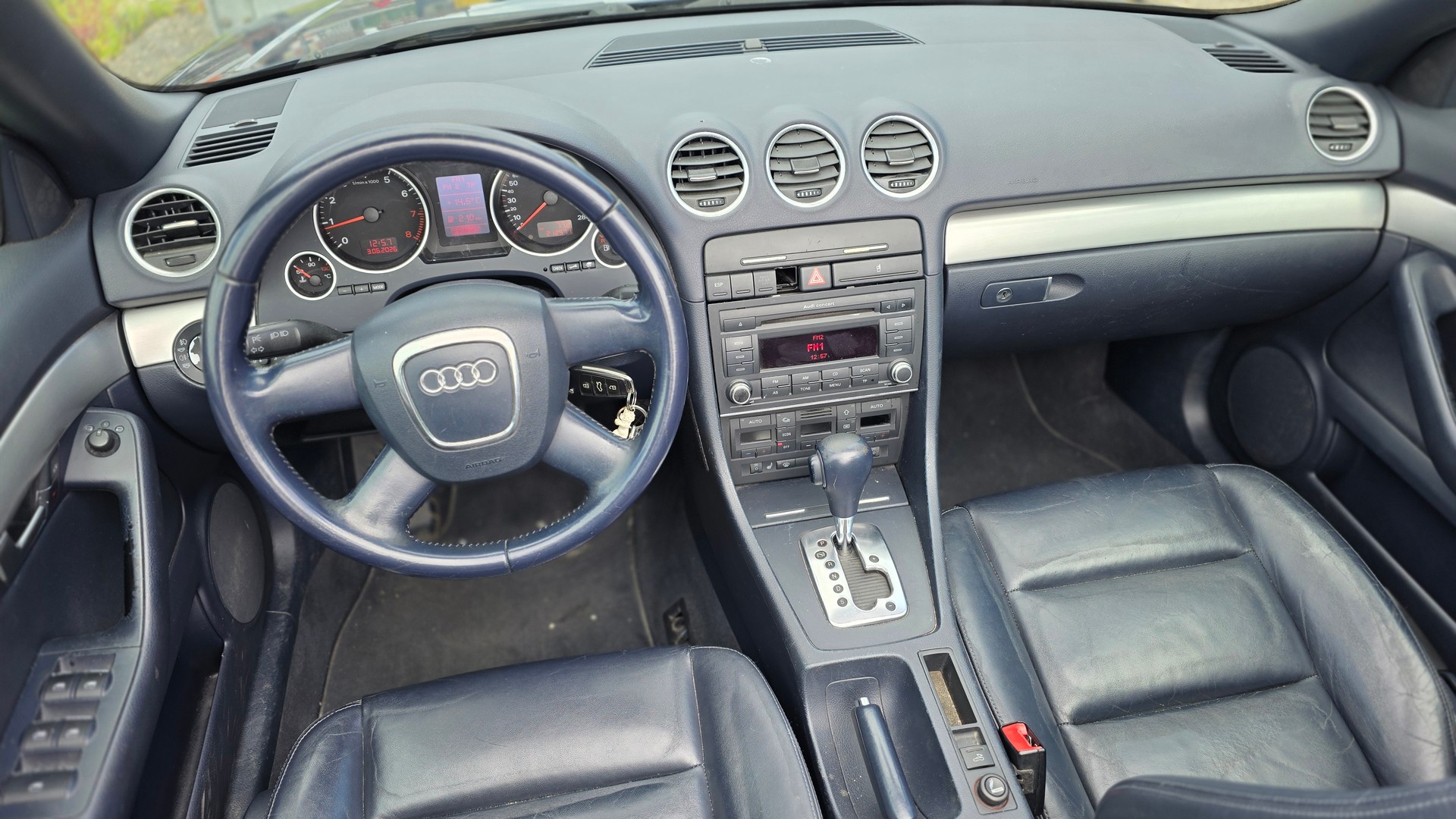 AUDI A4 Cabriolet 2.0T FSI multitronic-image-10