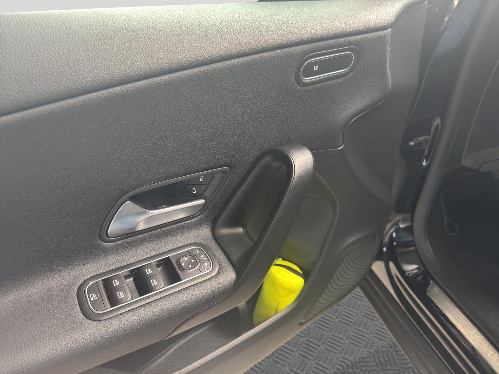 MERCEDES-BENZ A 180 7G-DCT-image-8