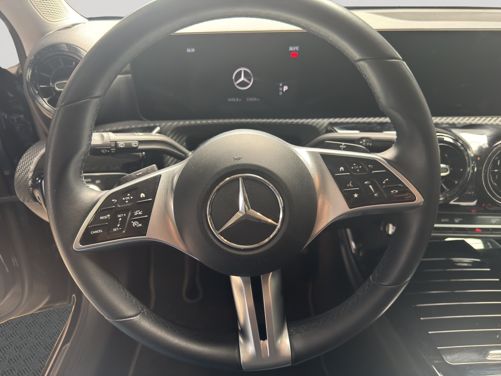 MERCEDES-BENZ A 180 7G-DCT-image-9