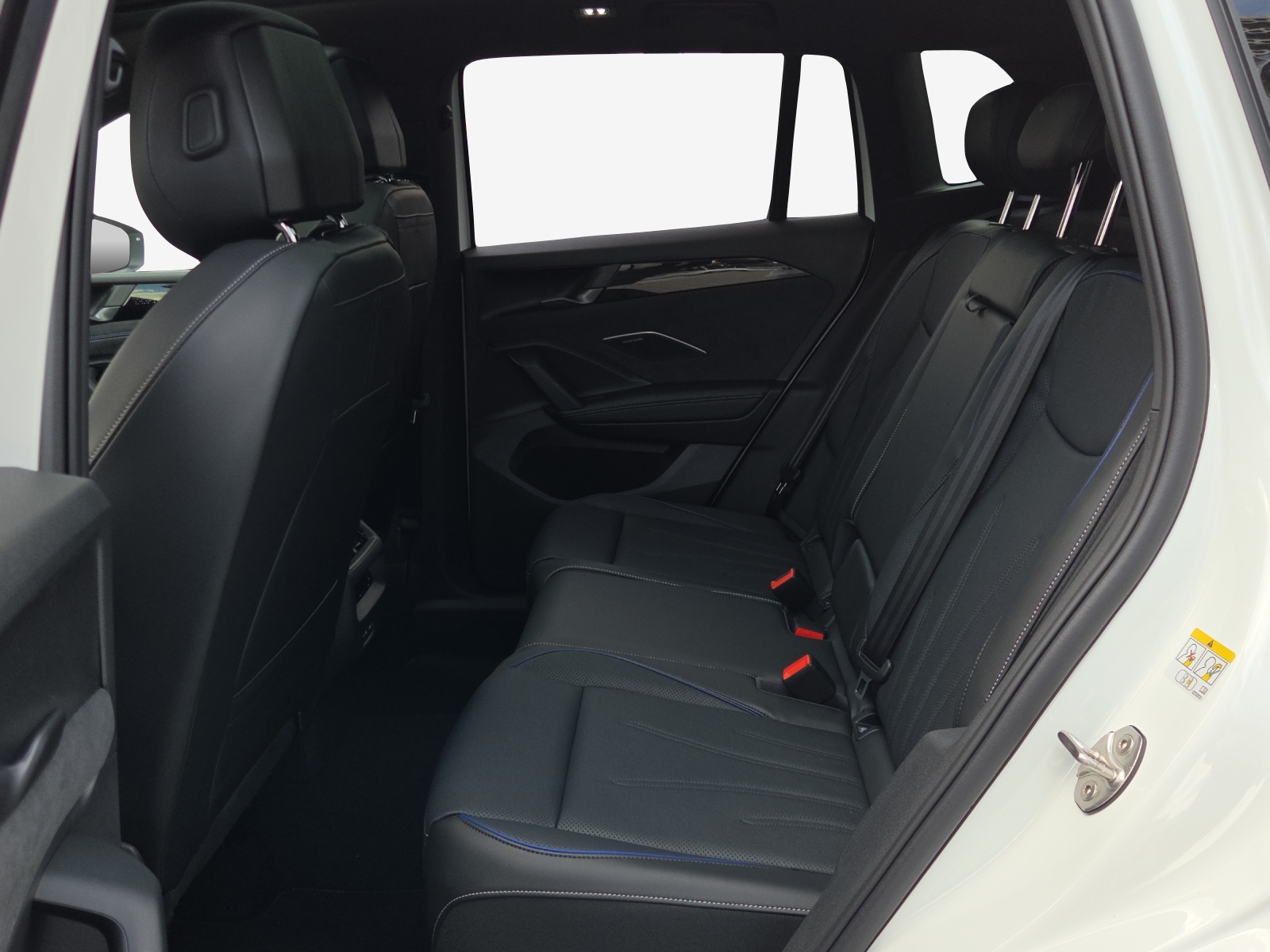 VW Tiguan 2.0 TSI DSG R-Line Plus 4Motion-image-11