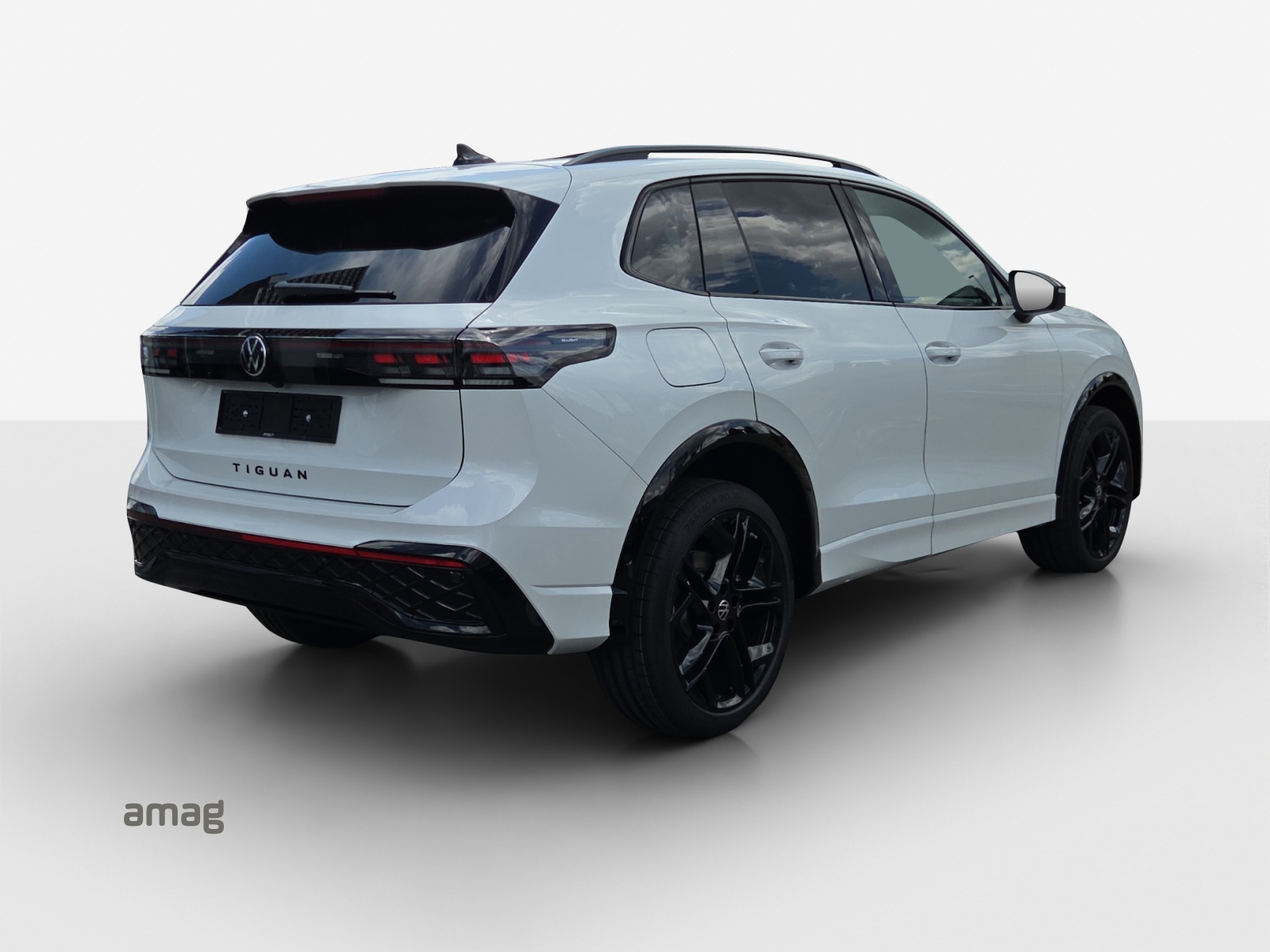 VW Tiguan 2.0 TSI DSG R-Line Plus 4Motion-image-4