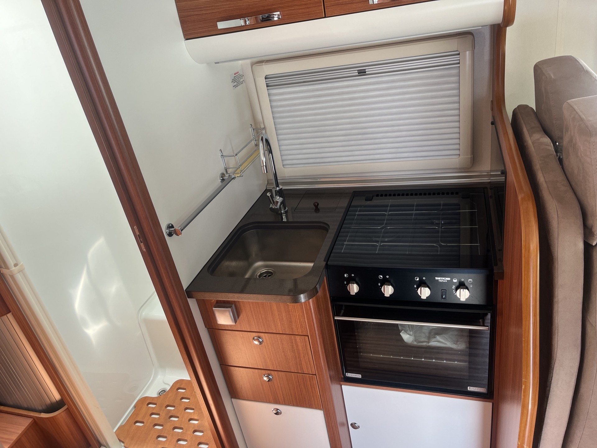 ADRIA Plus M 680 SL *1Hand, Luftfederung, Frisch ab MFK, Automat*-image-17