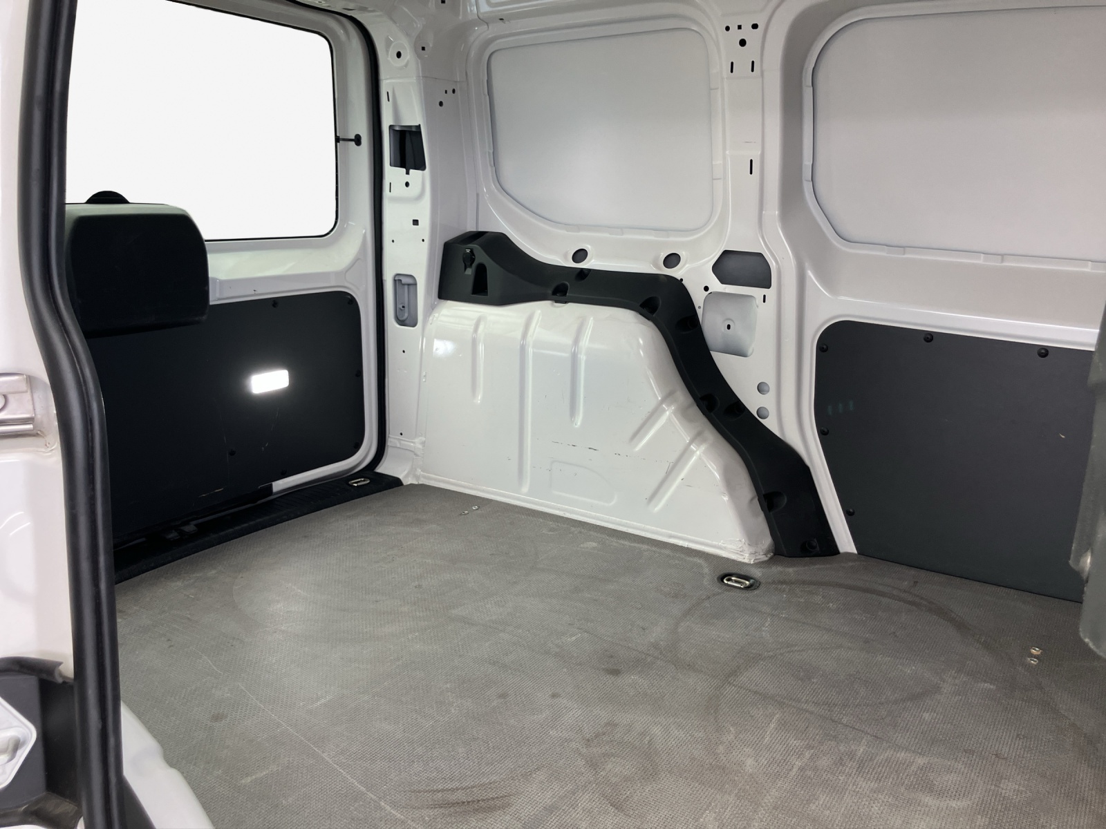 VW Caddy Cargo 2.0TDI 4Motion-image-11