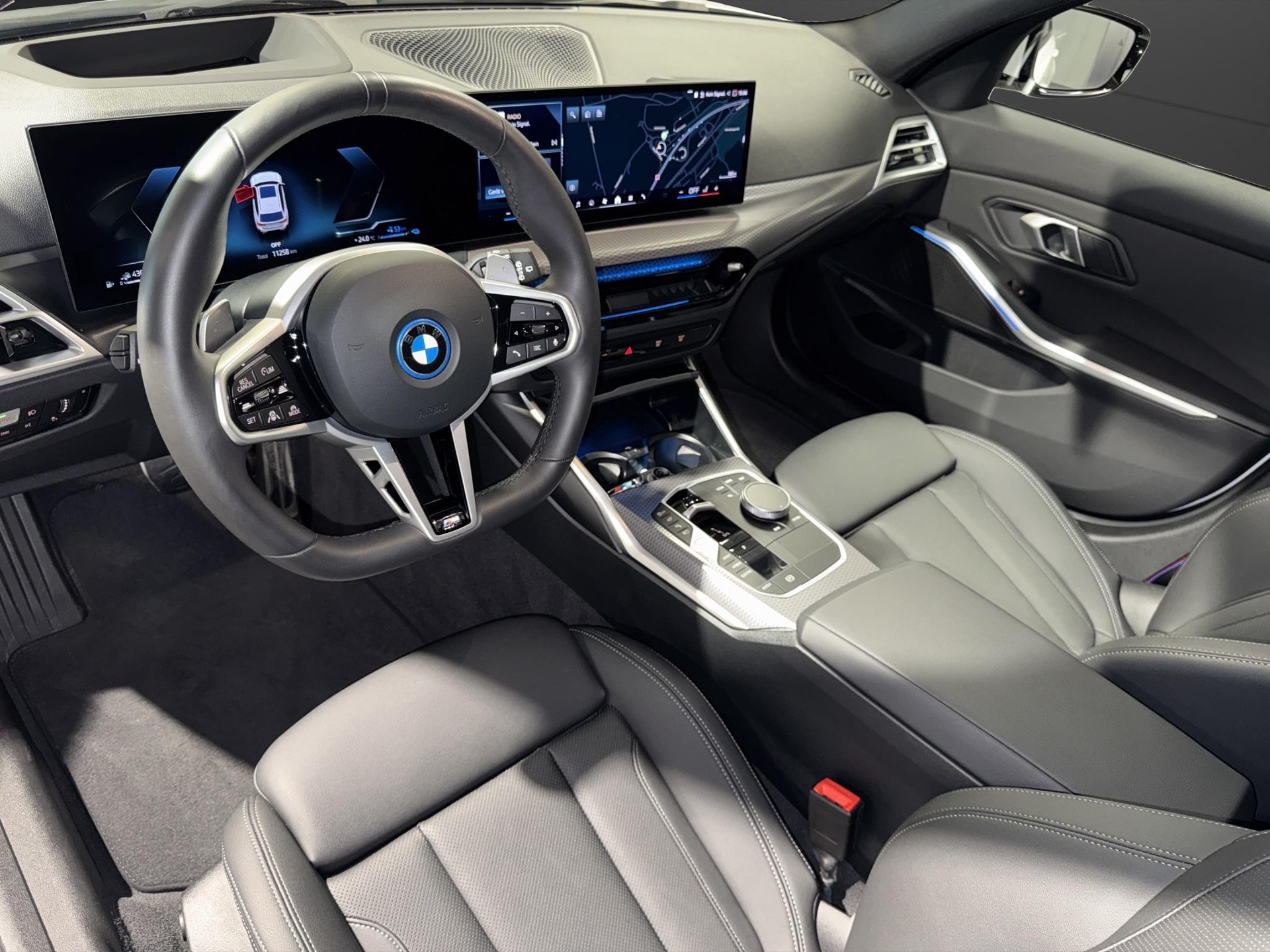 BMW 330e xDrive Touring M Sport-image-8