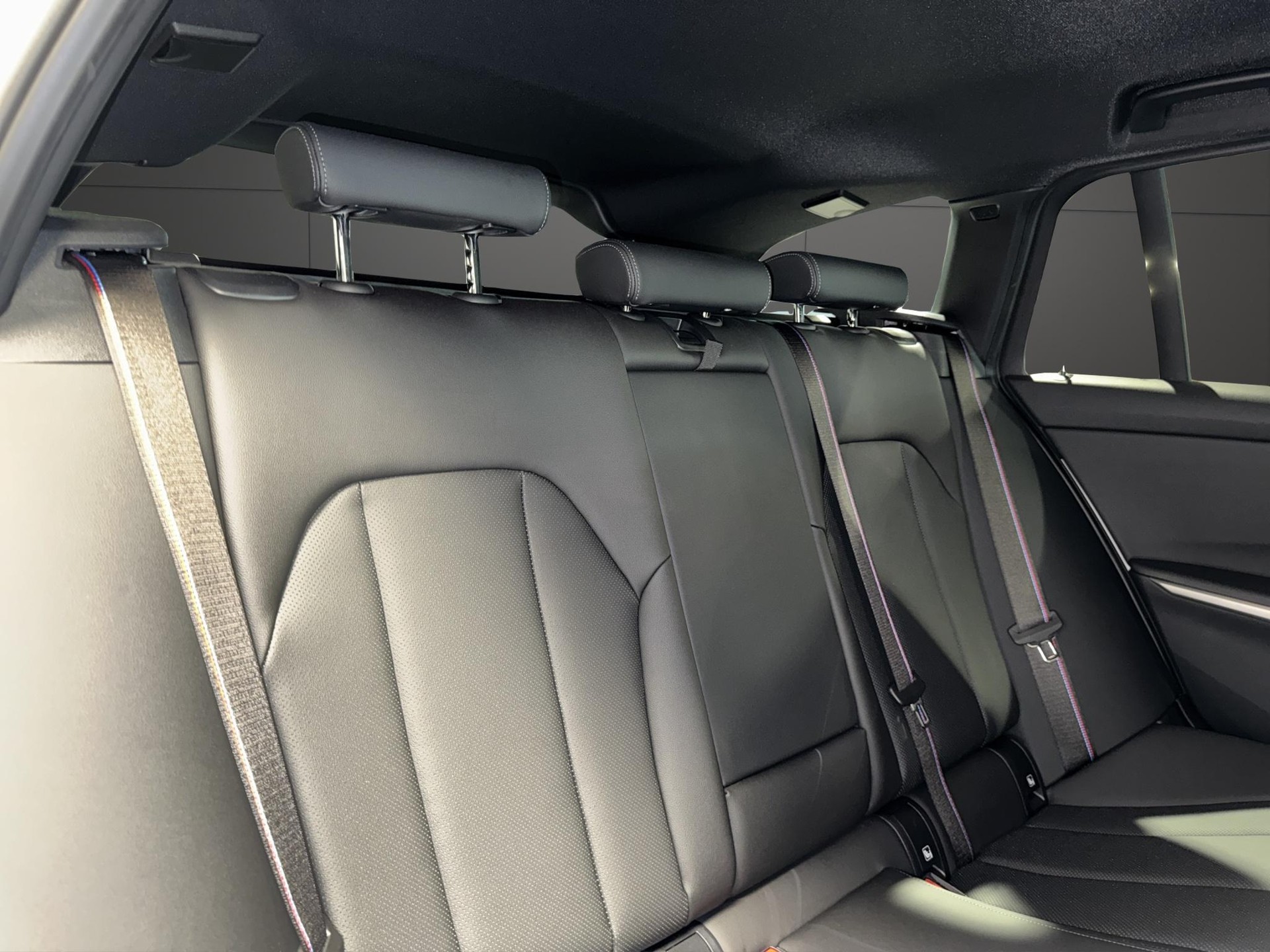 BMW 330e xDrive Touring M Sport-image-17