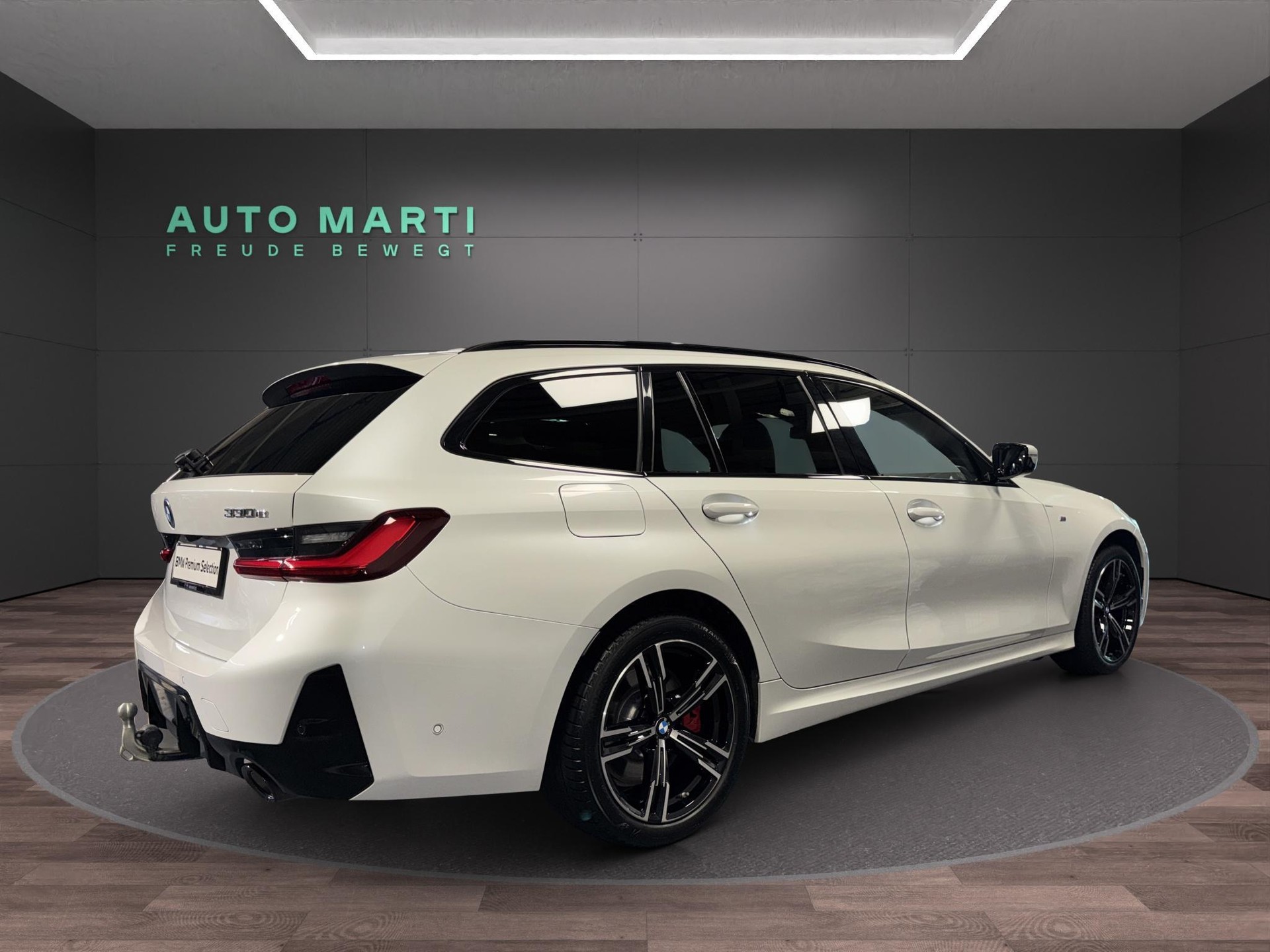 BMW 330e xDrive Touring M Sport-image-4
