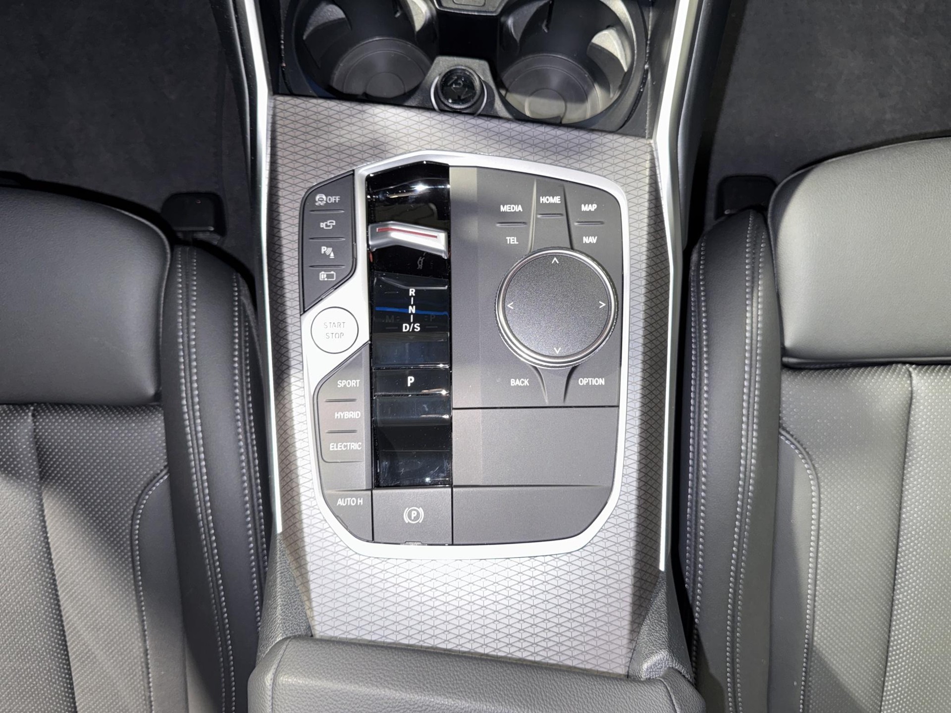 BMW 330e xDrive Touring M Sport-image-11