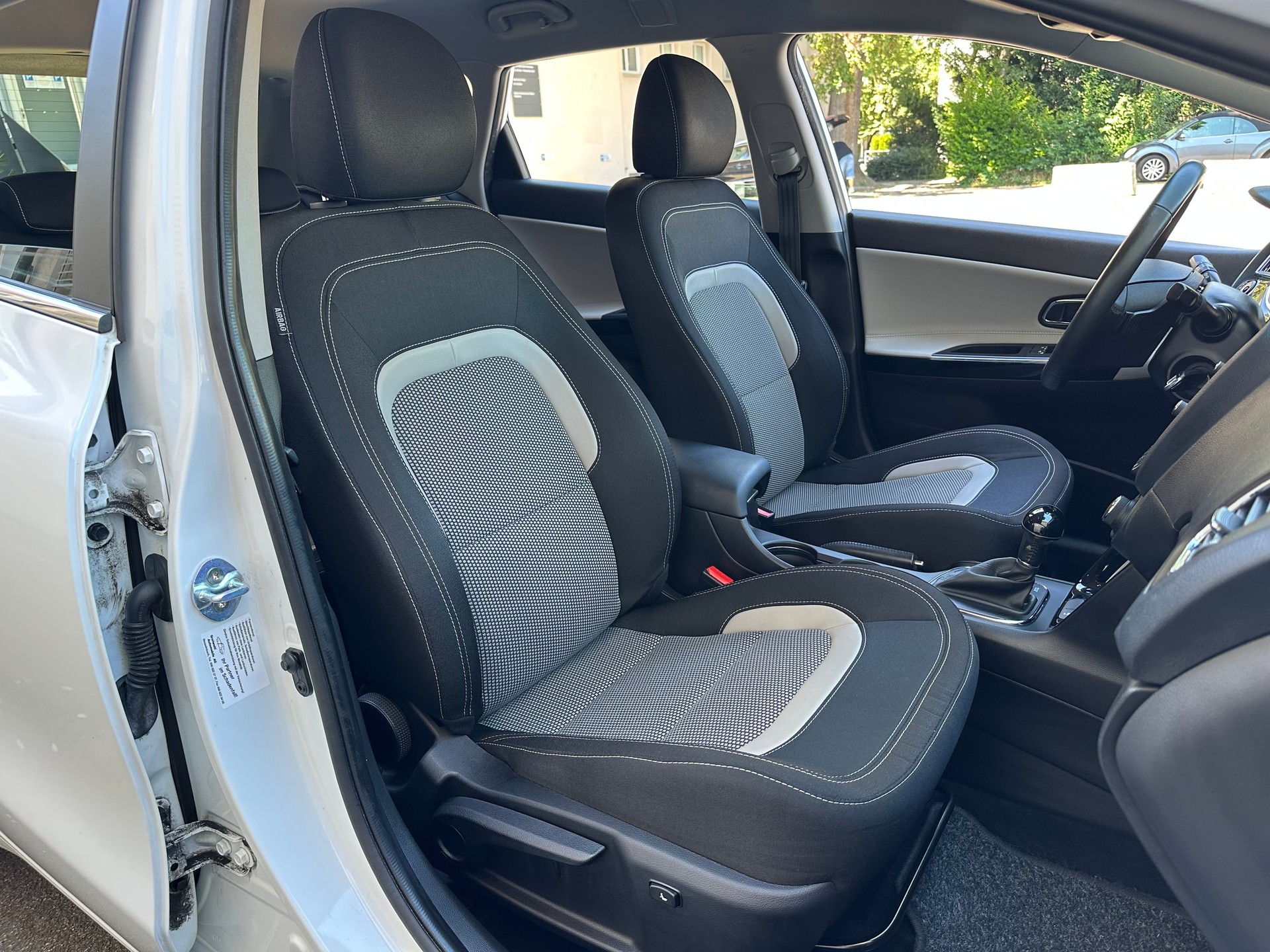 KIA Cee'd Sportswagon 1.6 GDi Swiss Champion DCT-image-13