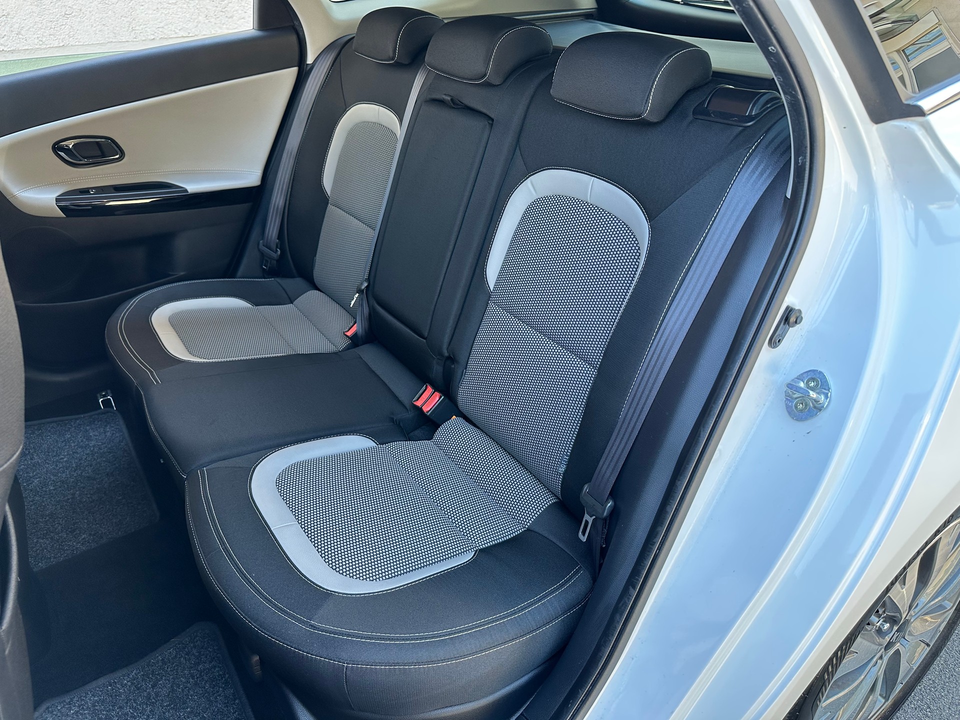 KIA Cee'd Sportswagon 1.6 GDi Swiss Champion DCT-image-14