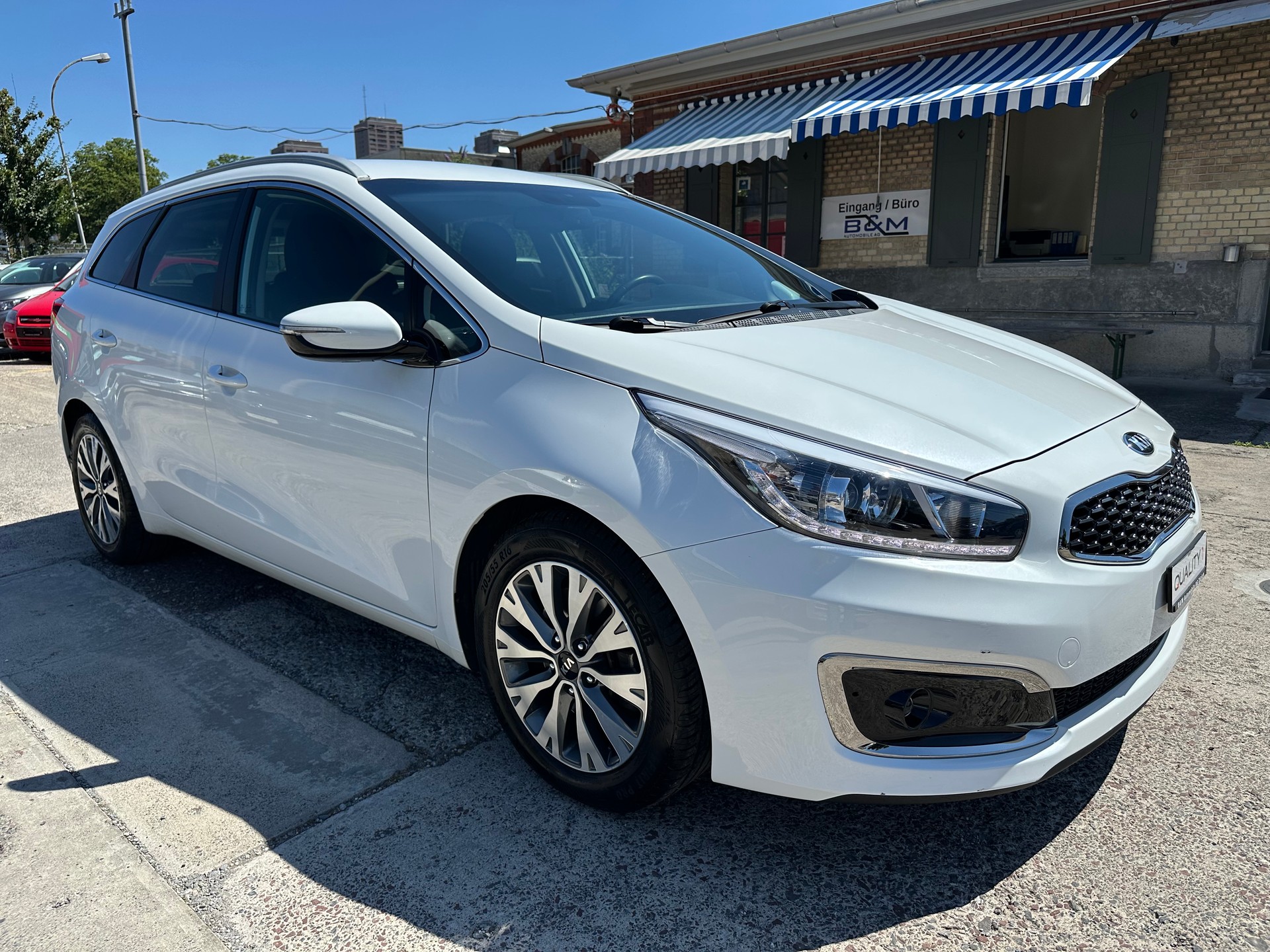 KIA Cee'd Sportswagon 1.6 GDi Swiss Champion DCT-image-2