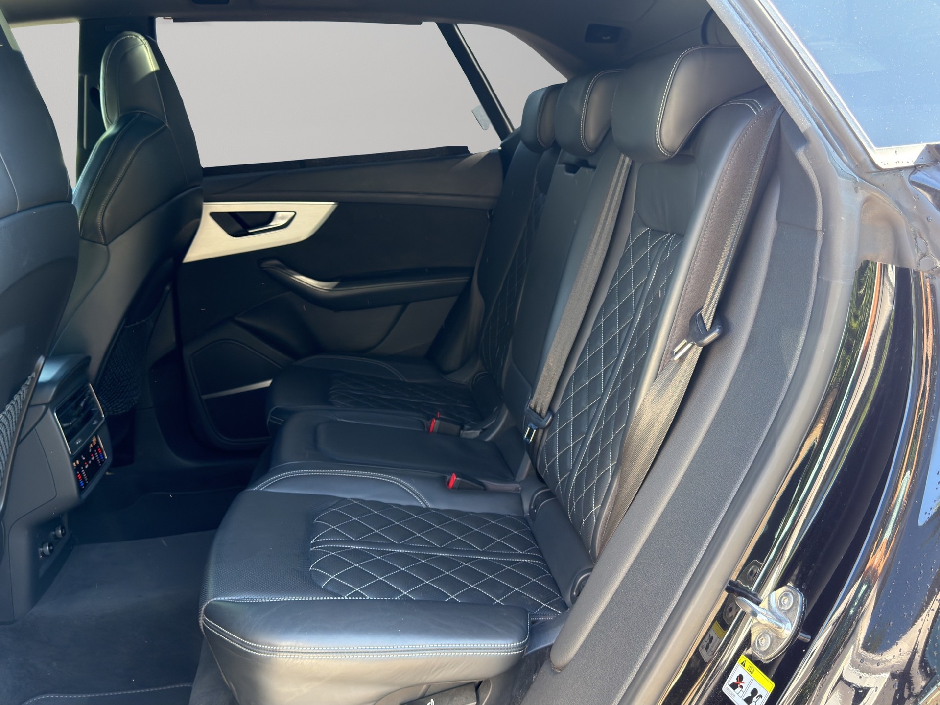 AUDI Q8 55 TFSI quattro tiptronic-image-18