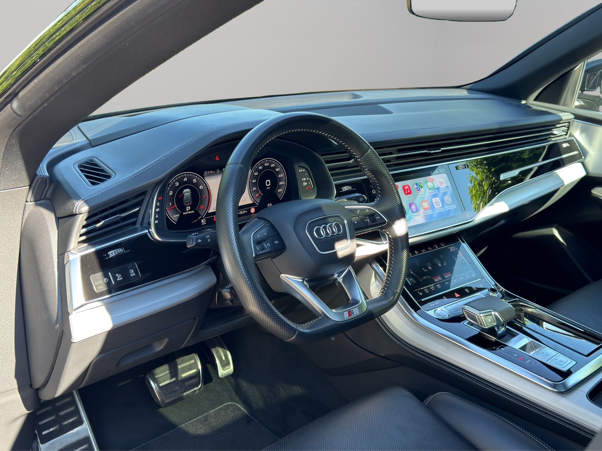 AUDI Q8 55 TFSI quattro tiptronic-image-16