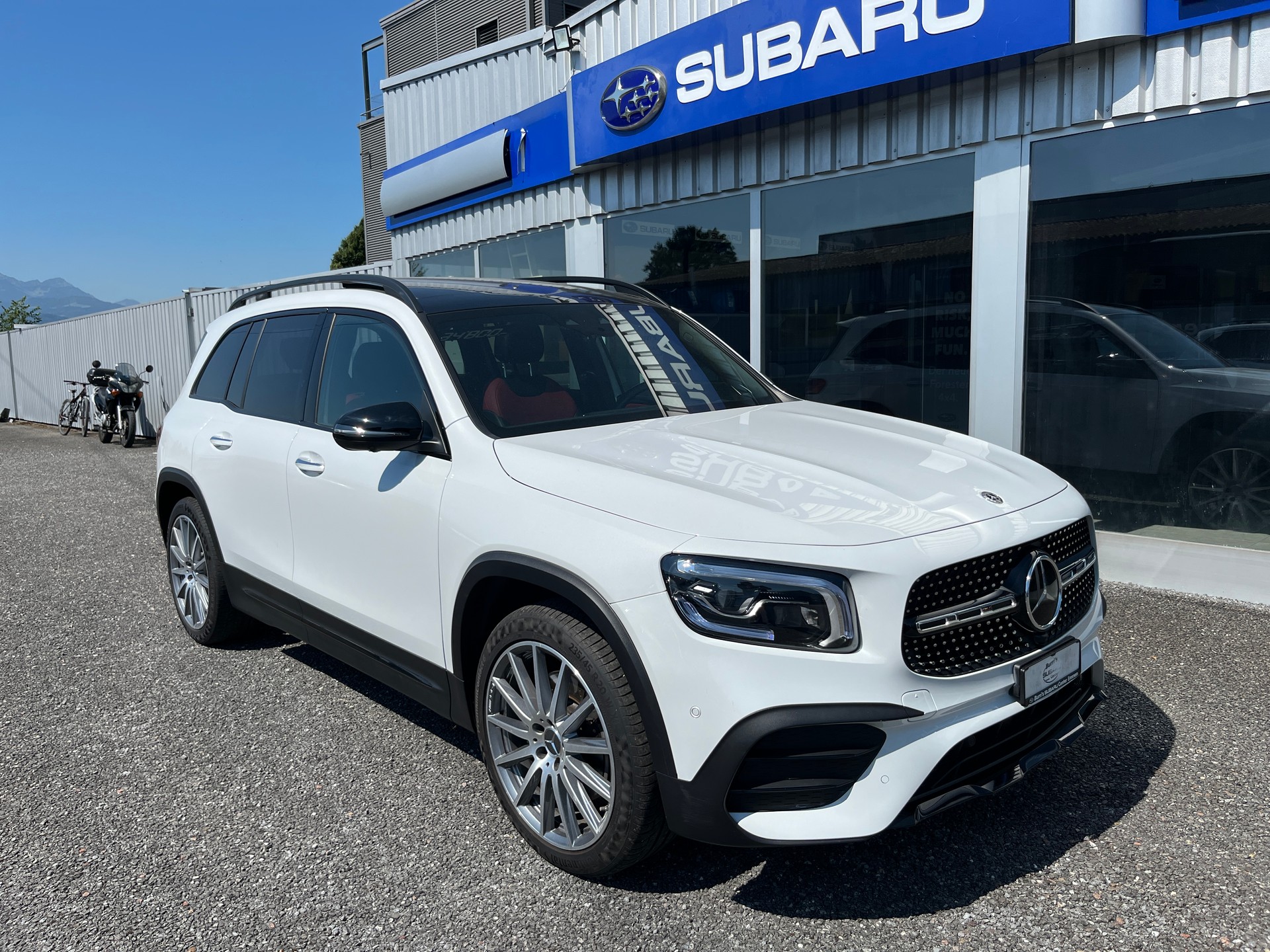 MERCEDES-BENZ GLB 250 AMG Line 4 MATIC-image-1