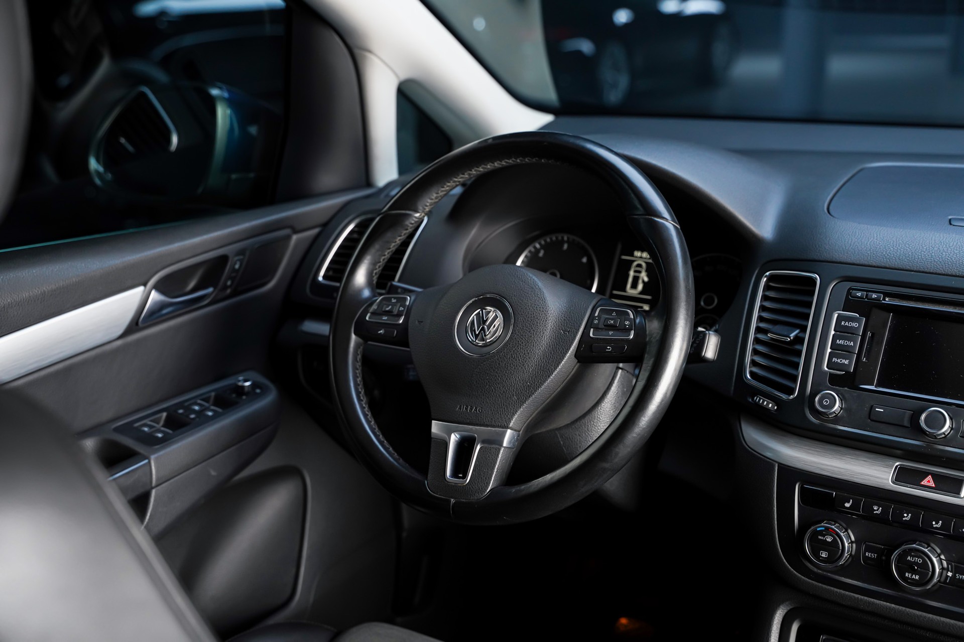 VW Sharan 2.0 TDI 7-Plätzer BlueMotion Technology Highline-image-17