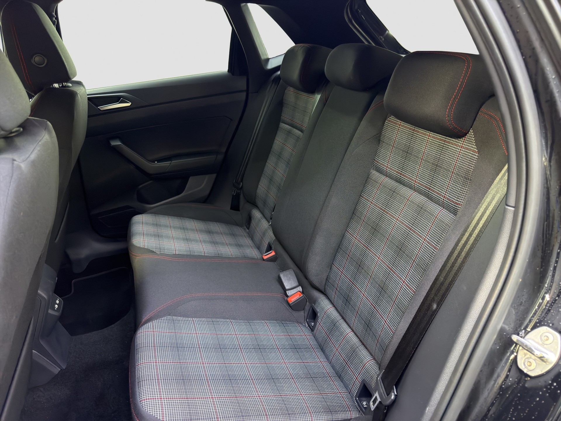 VW Polo 2.0 TSI GTI DSG-image-13